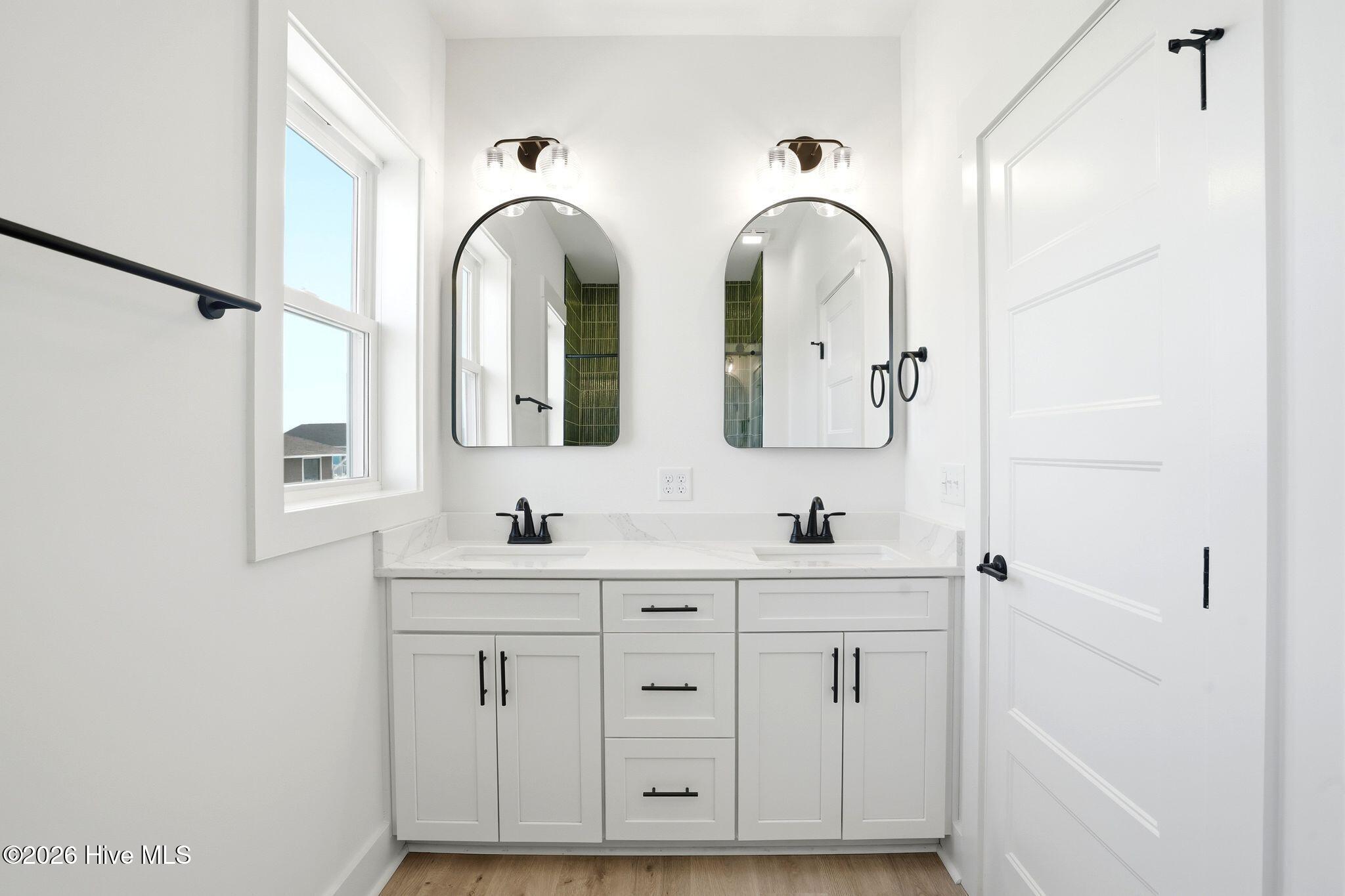 100561284 | Photo 72