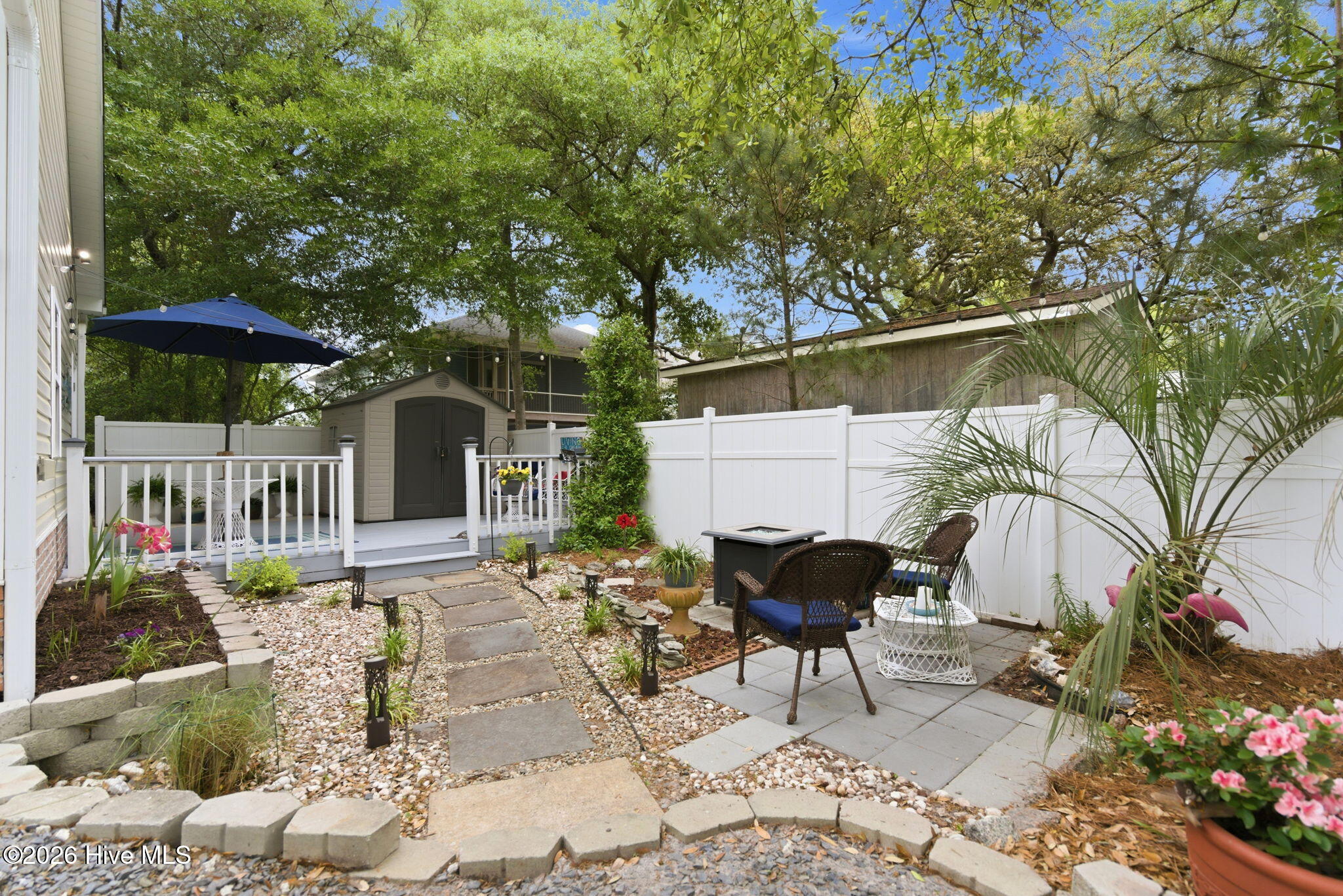 100570095 | Photo 33