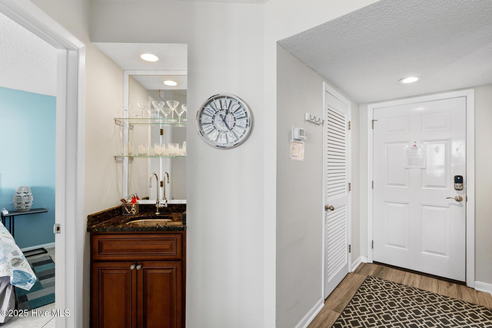 100515705 | Photo 19