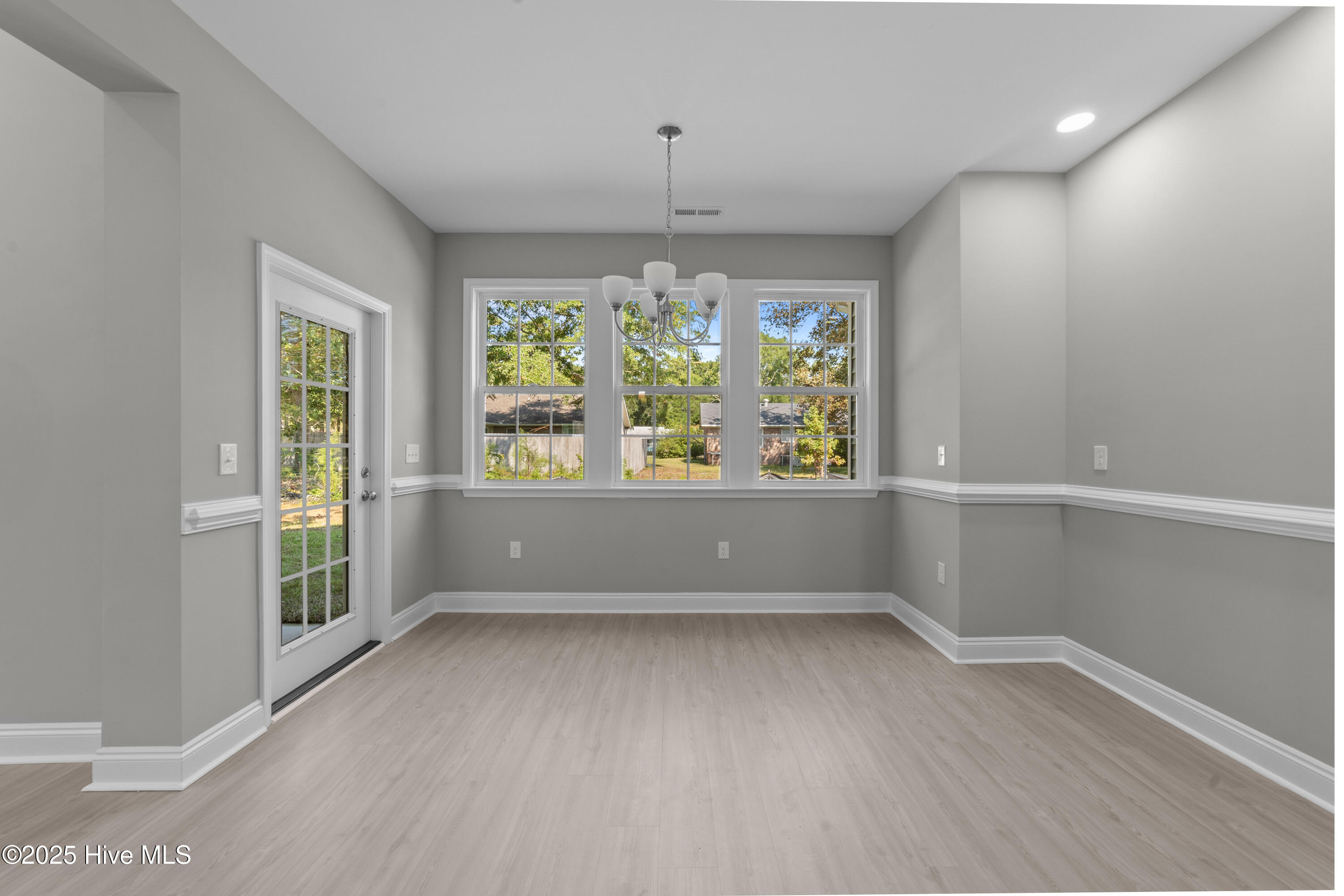 100516216 | Photo 15