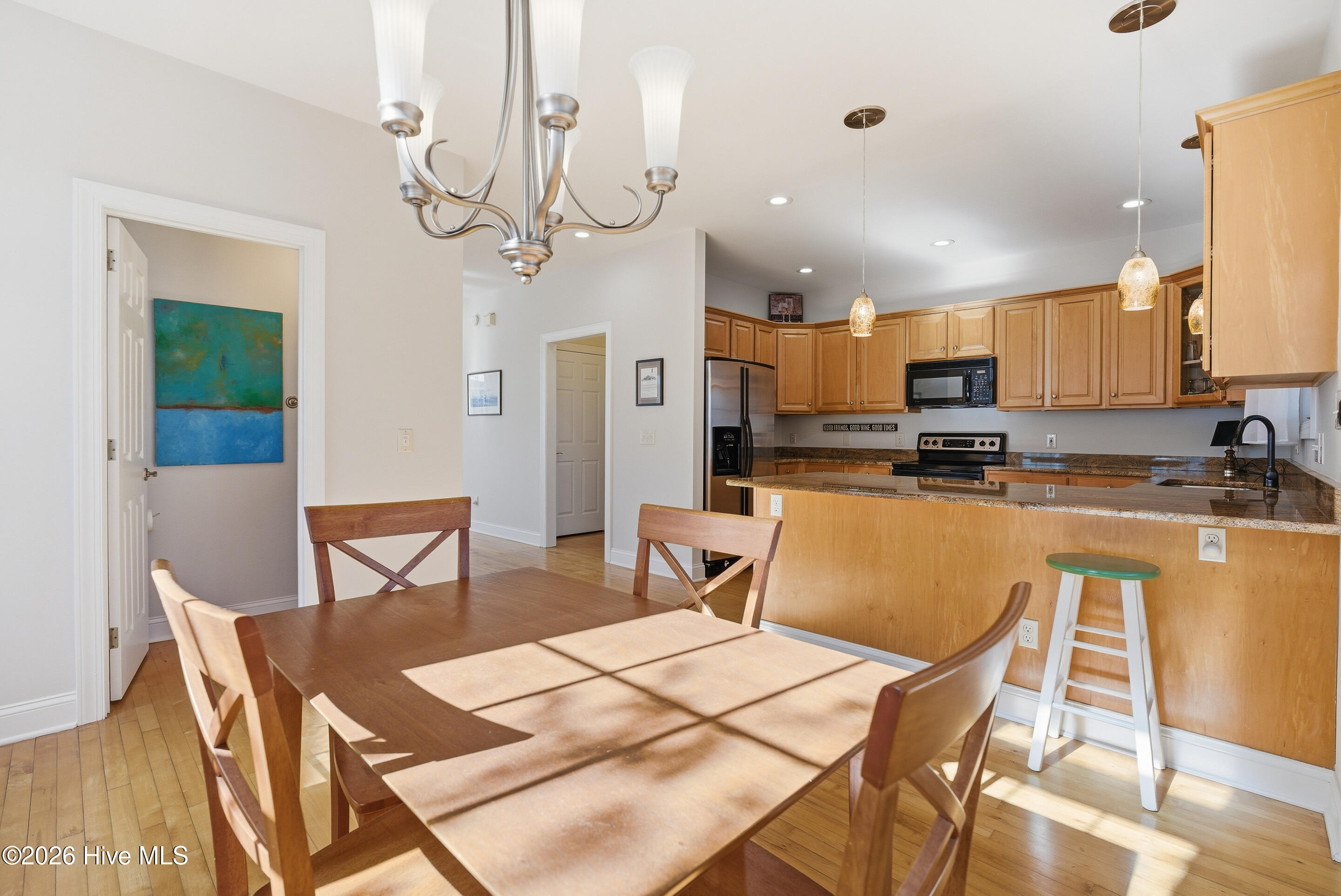 100561643 | Photo 23