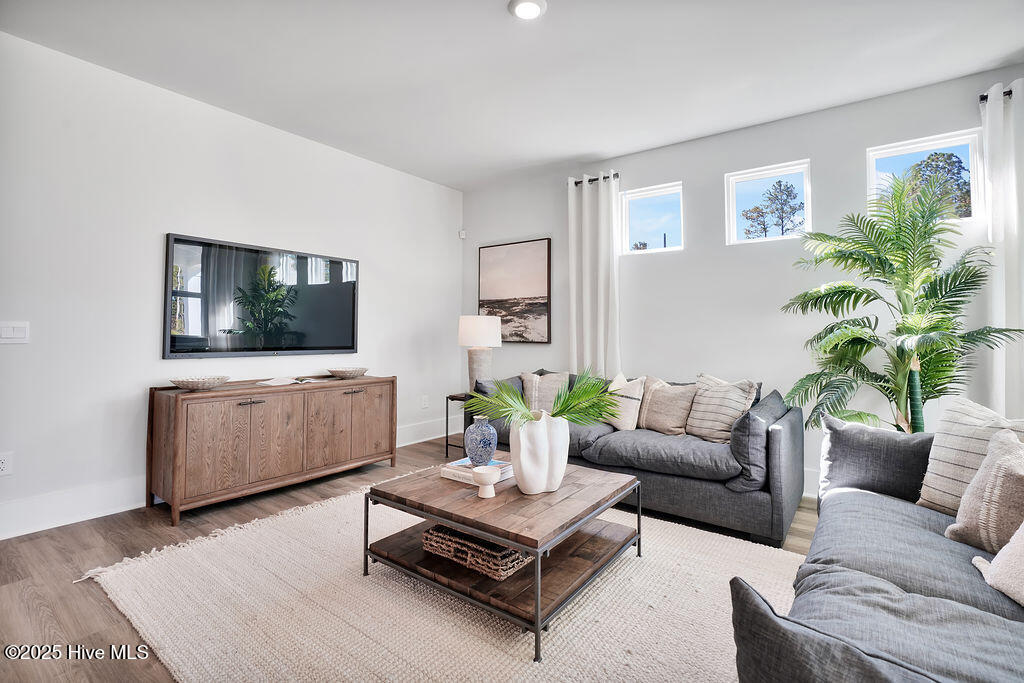 100558009 | Photo 13