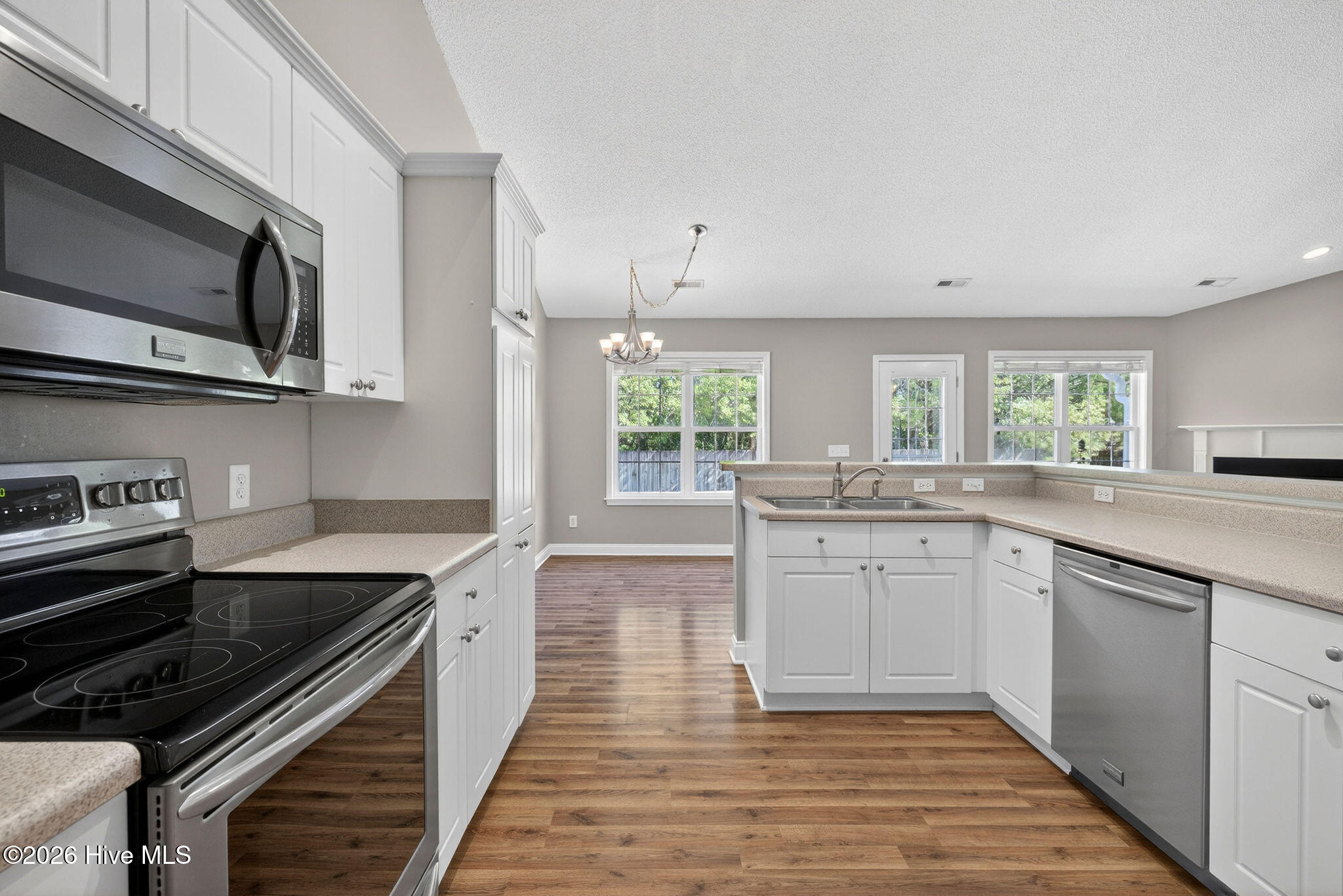 100567881 | Photo 14