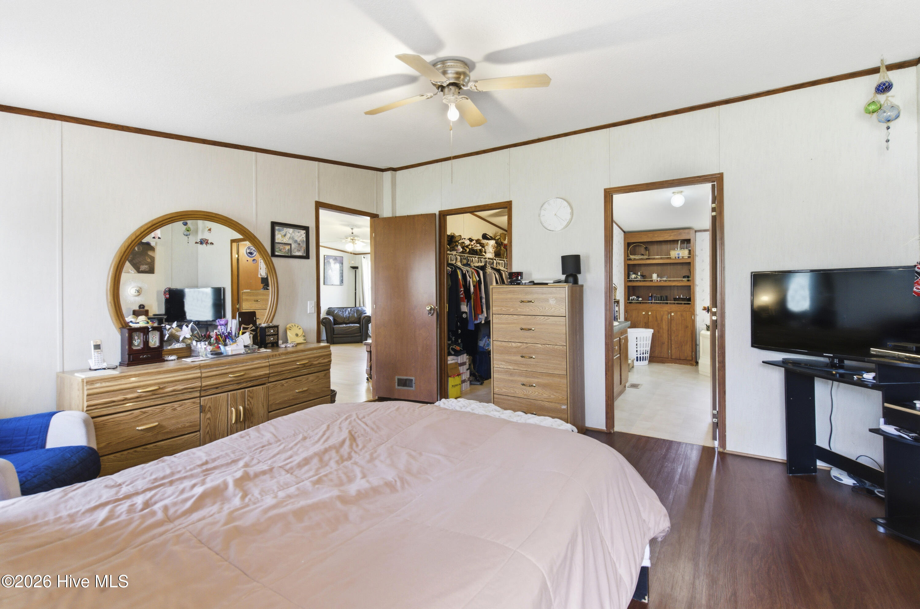 100565497 | Photo 24