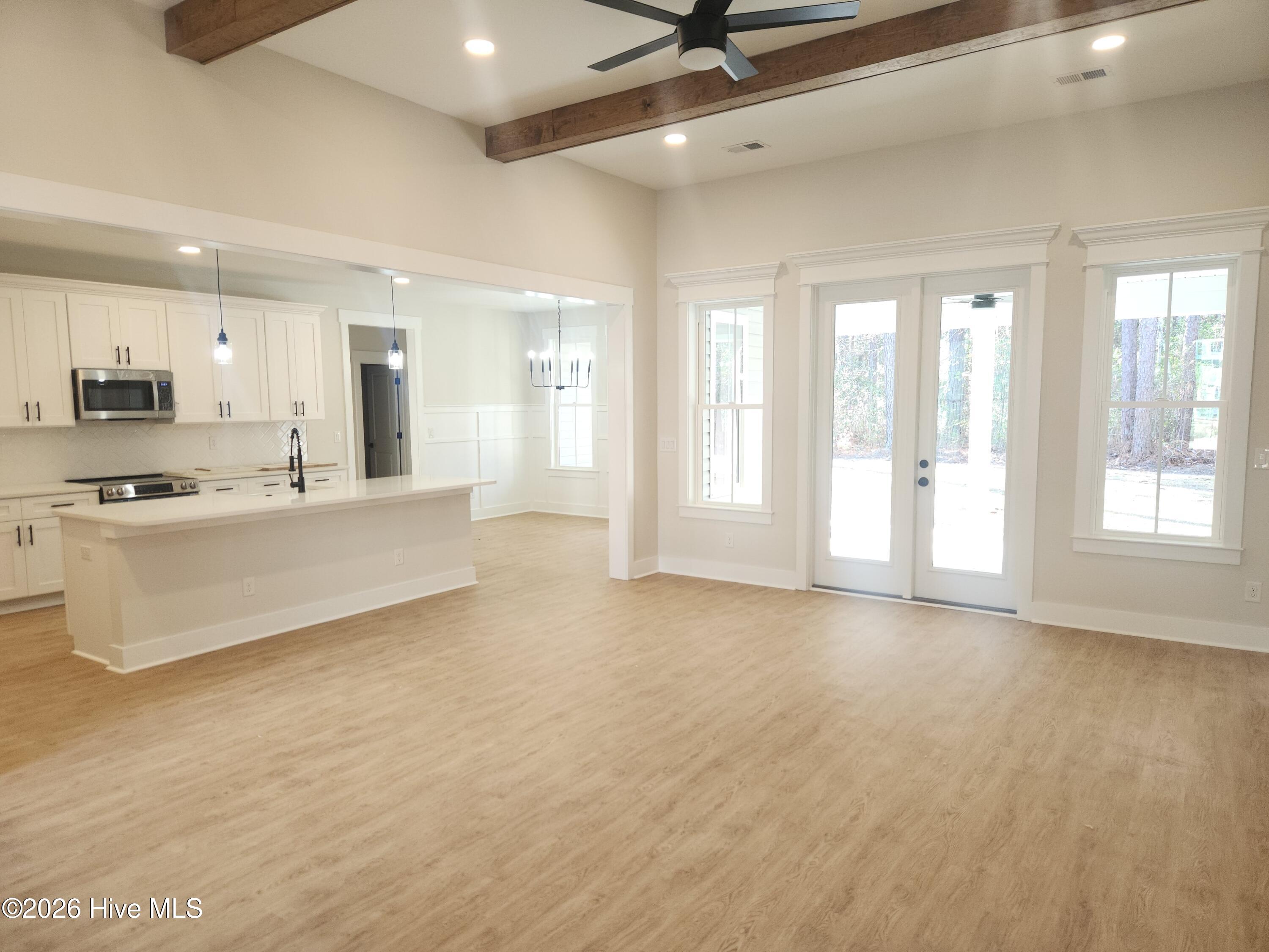 100545899 | Photo 10