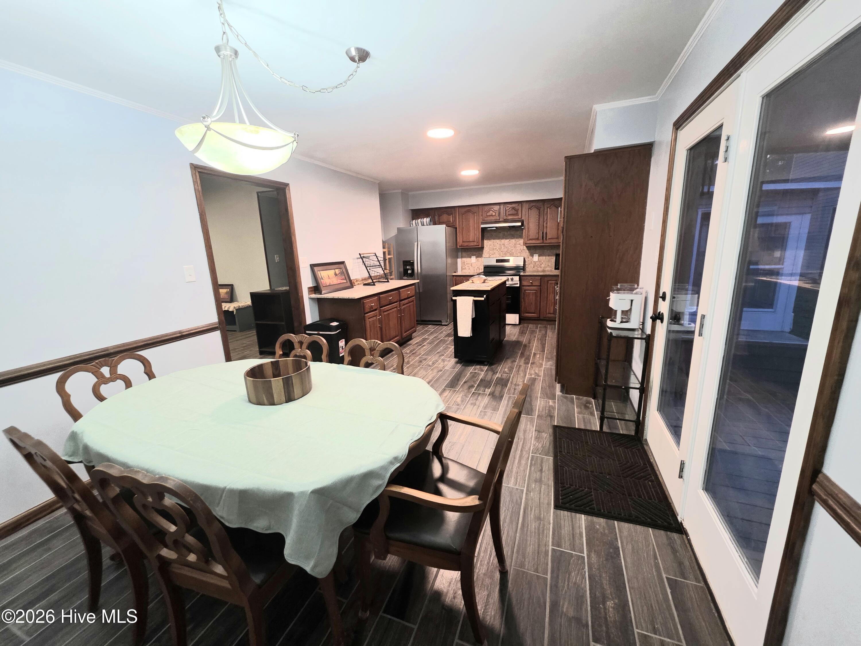 100562929 | Photo 13