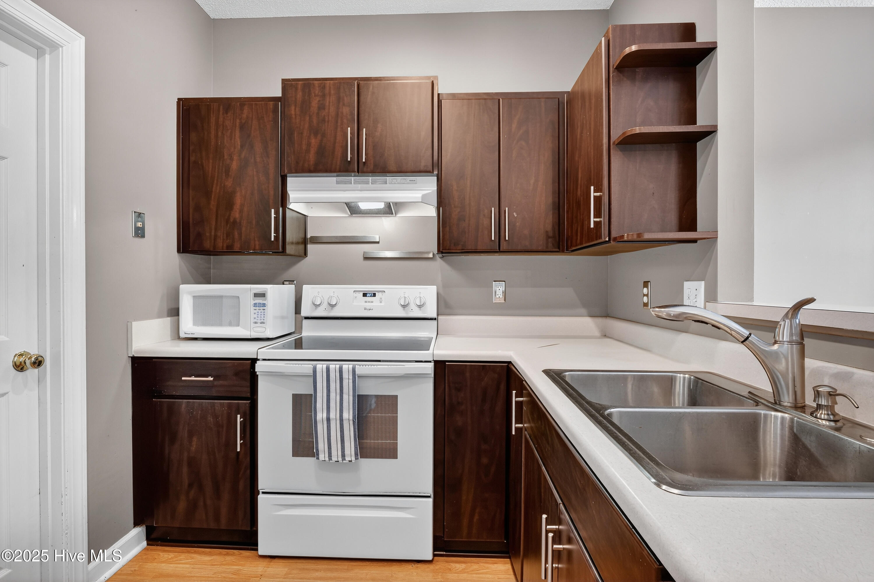 100526304 | Photo 12