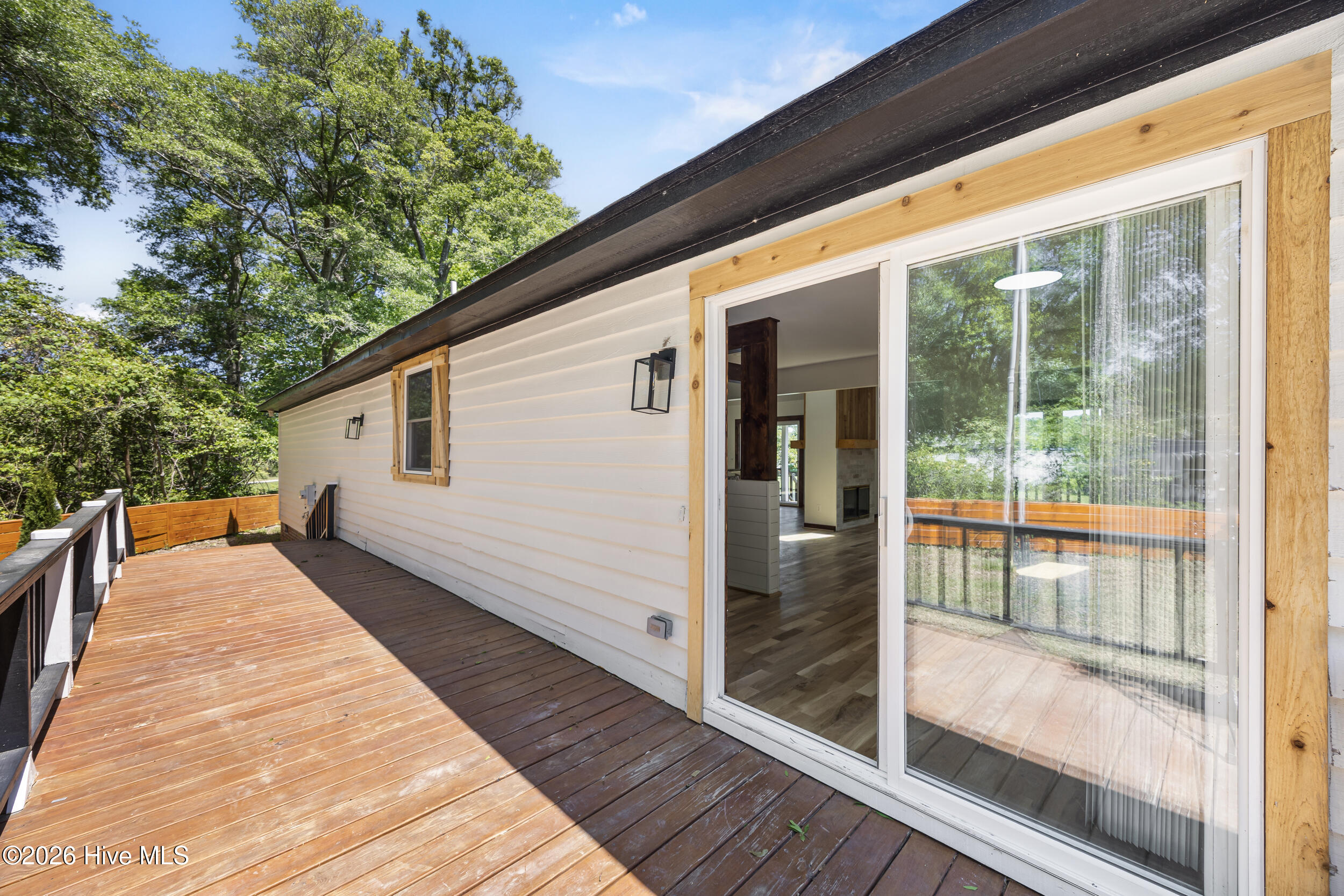 100568945 | Photo 44