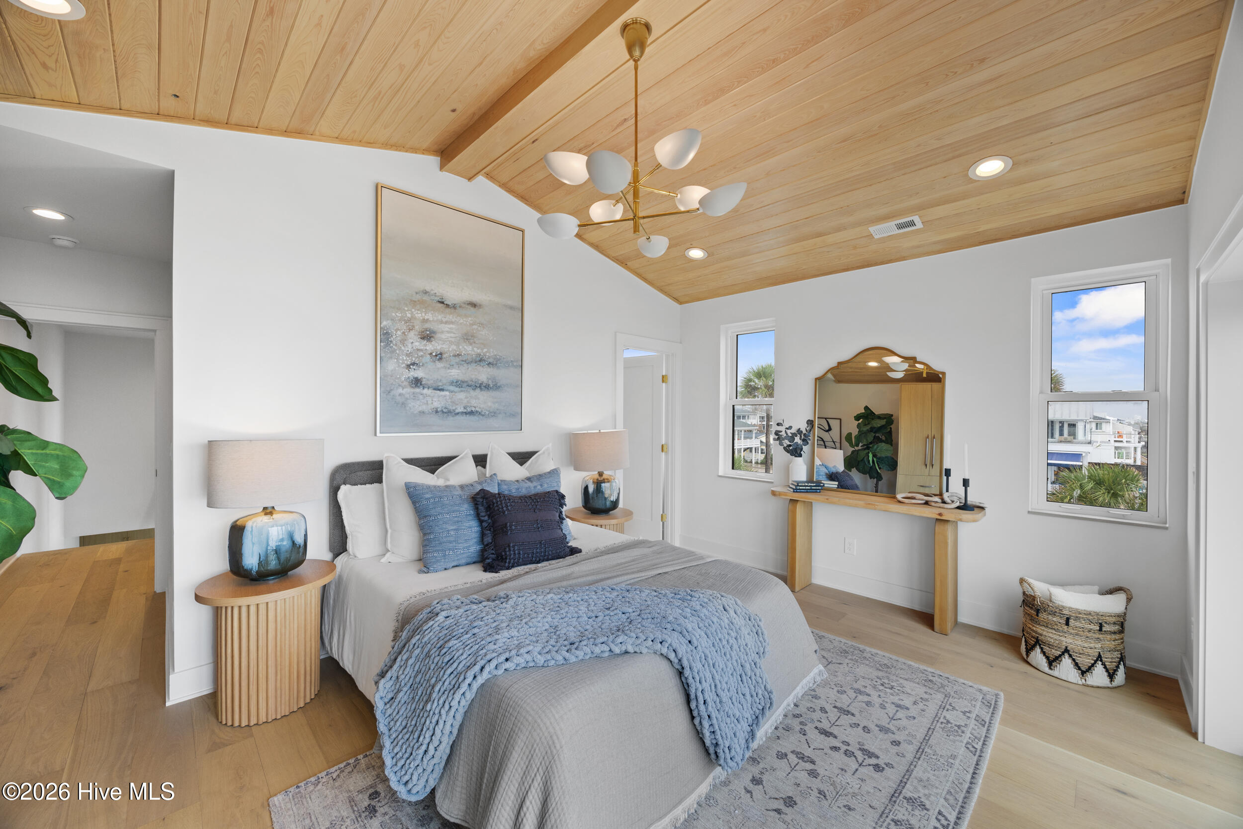 100557760 | Photo 26