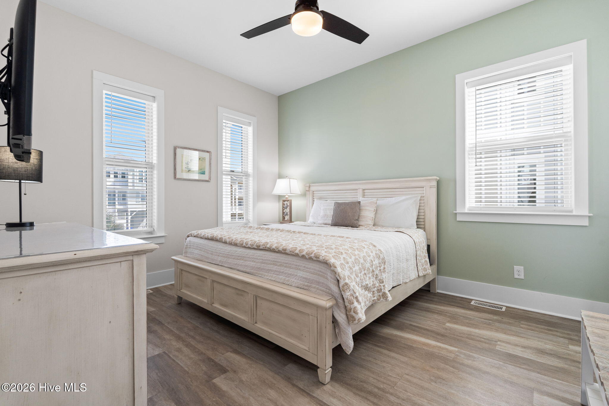 100564964 | Photo 40