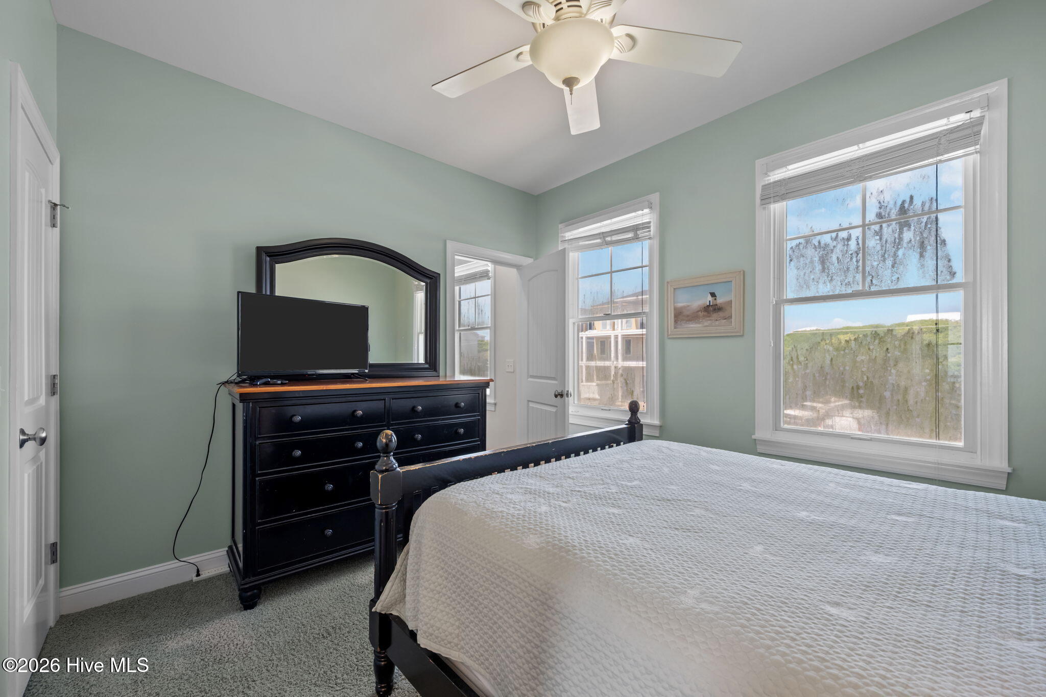 100570241 | Photo 22