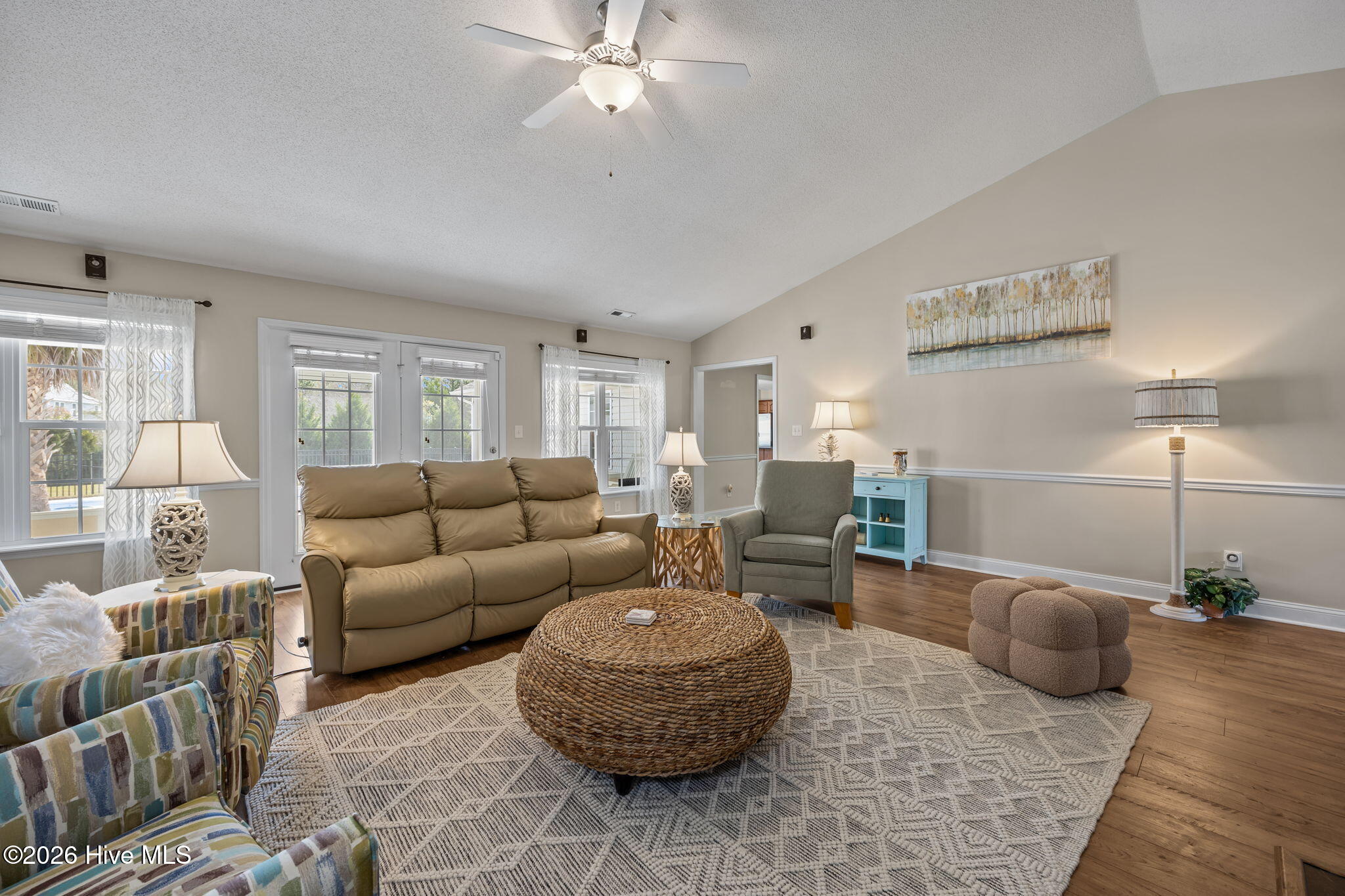 100570536 | Photo 10