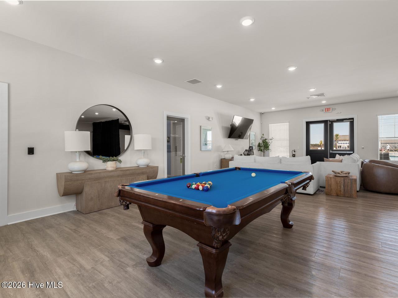 100570643 | Photo 18