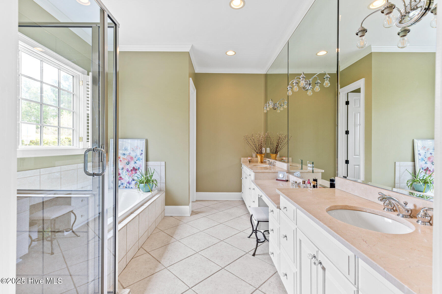 100535740 | Photo 29