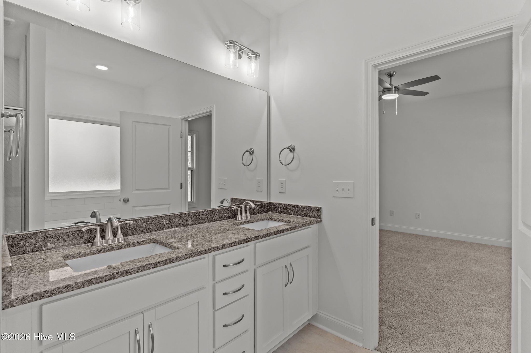 100528695 | Photo 37