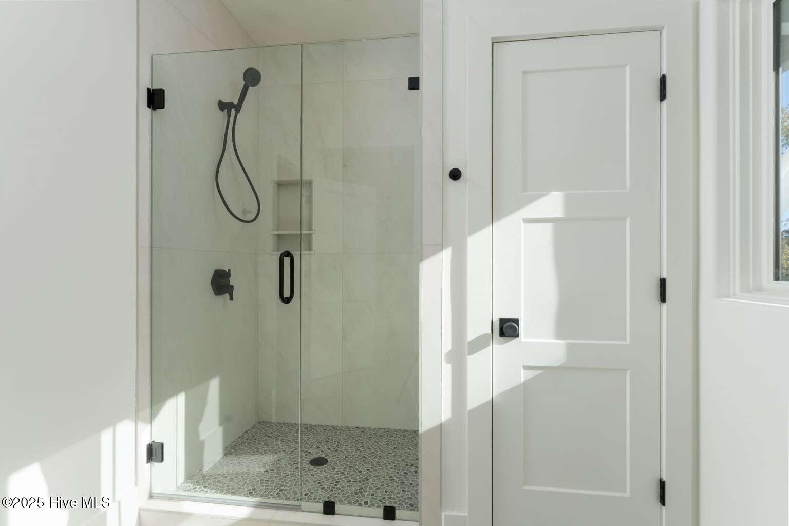 100541892 | Photo 33