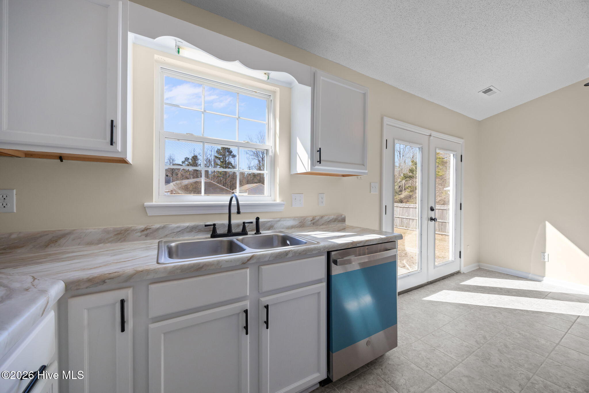 100554029 | Photo 11