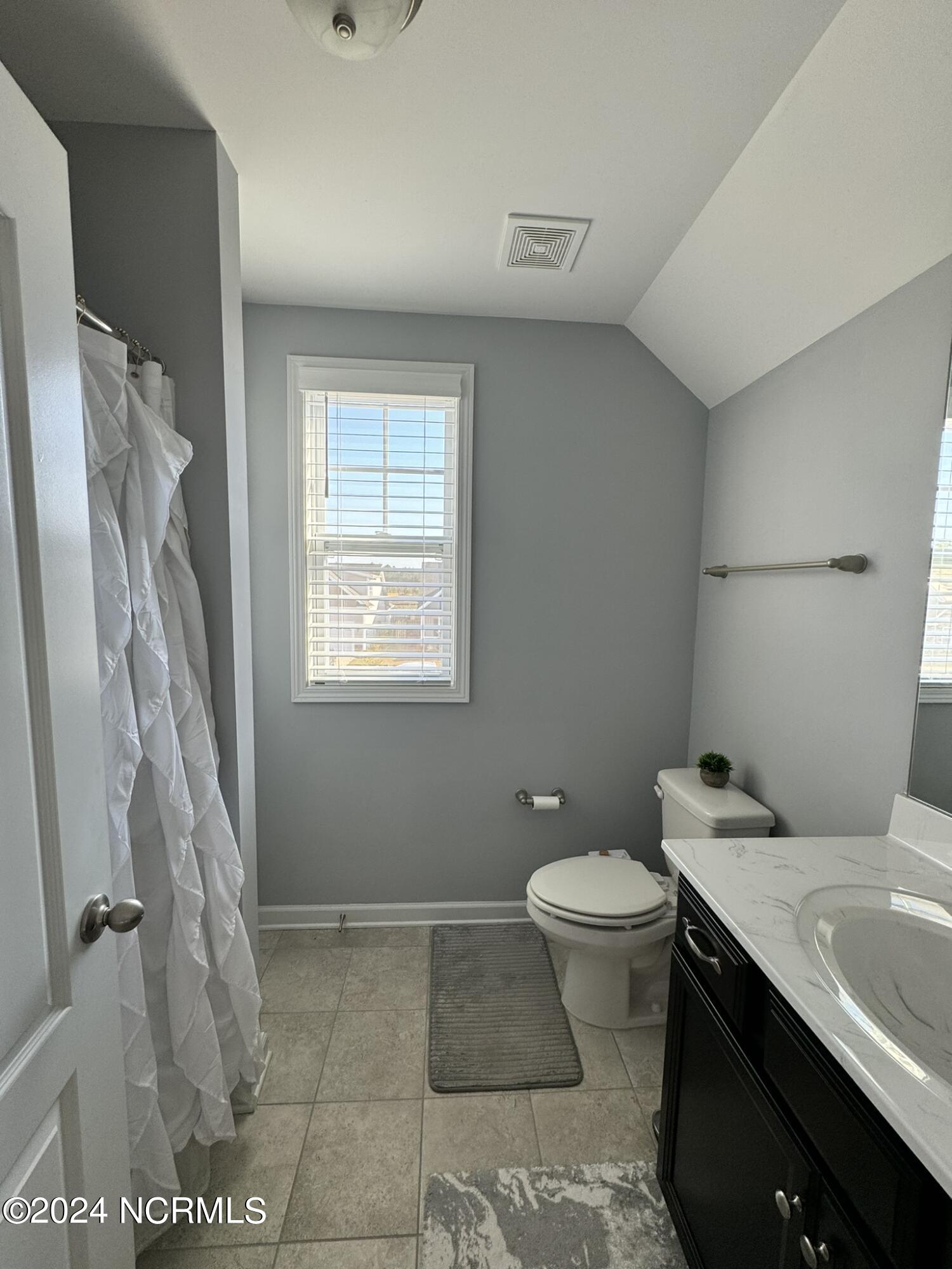 100552573 | Photo 15