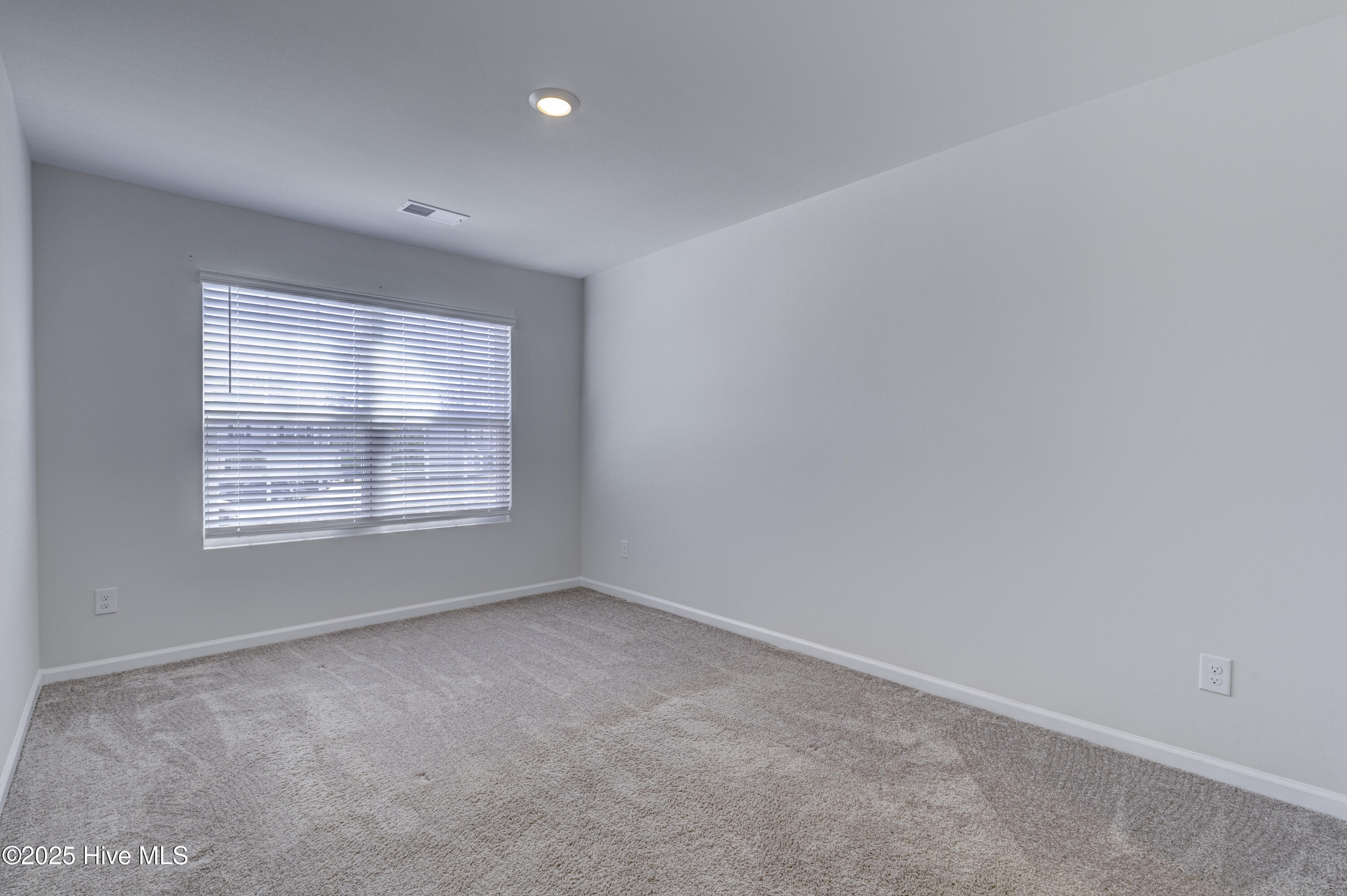 100528230 | Photo 36