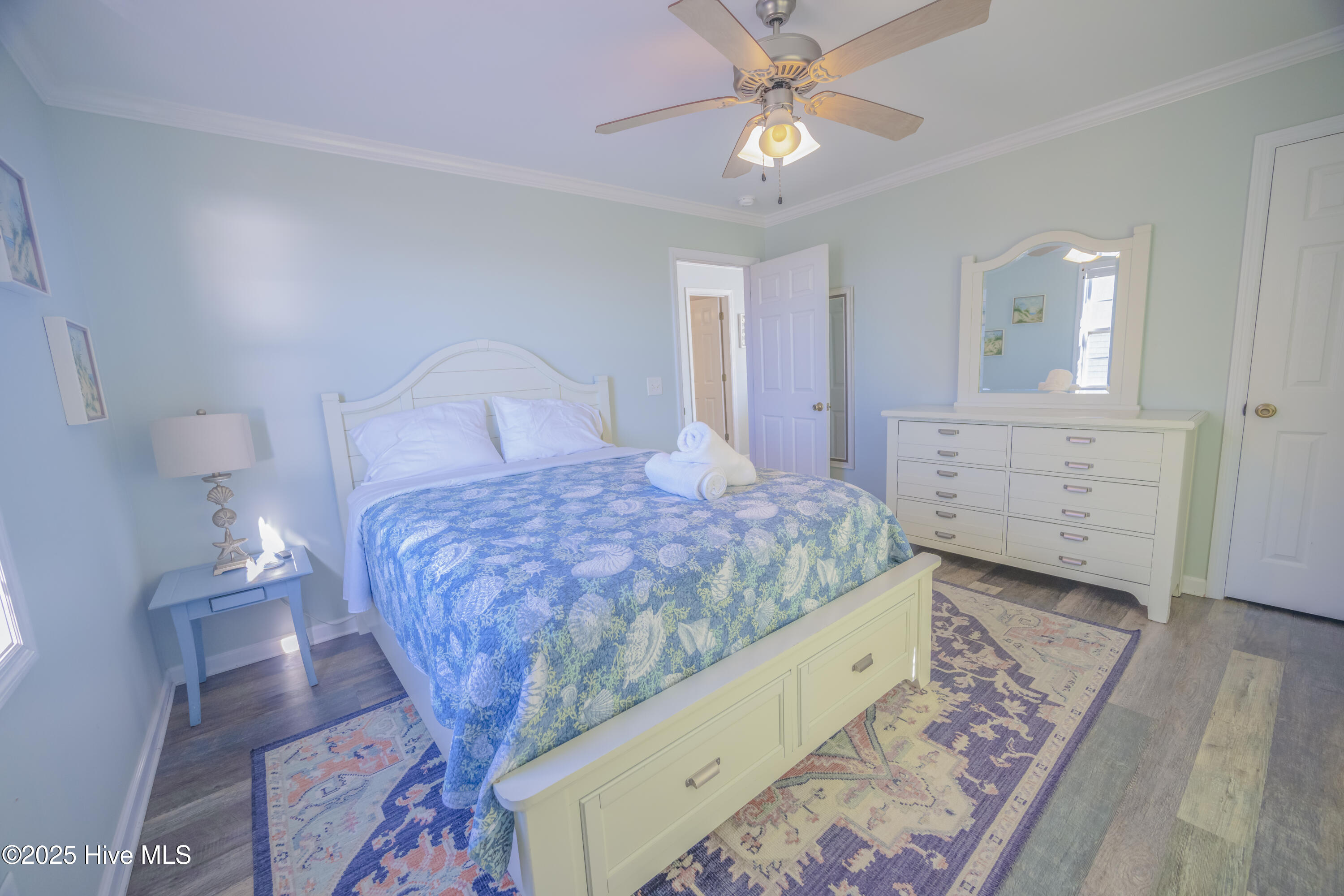 100482049 | Photo 33