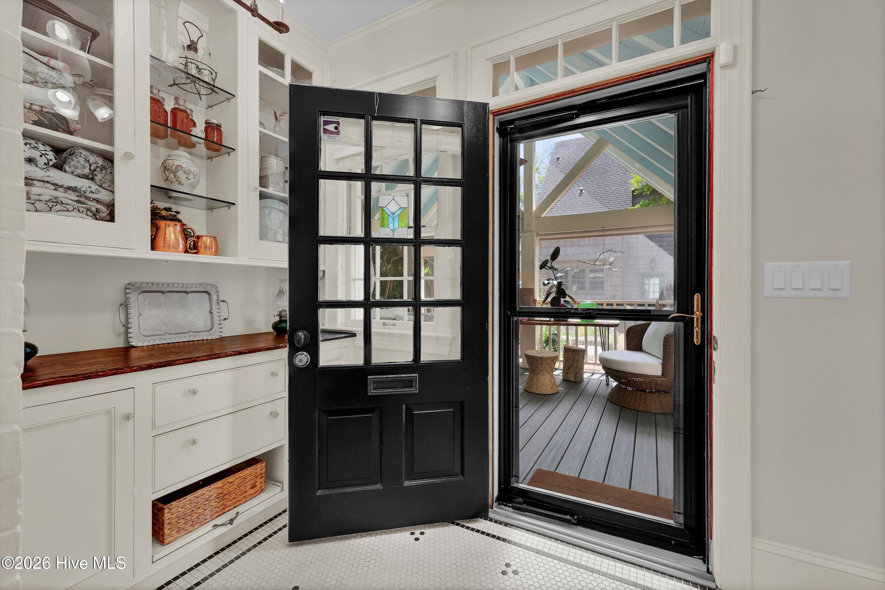 100570649 | Photo 29