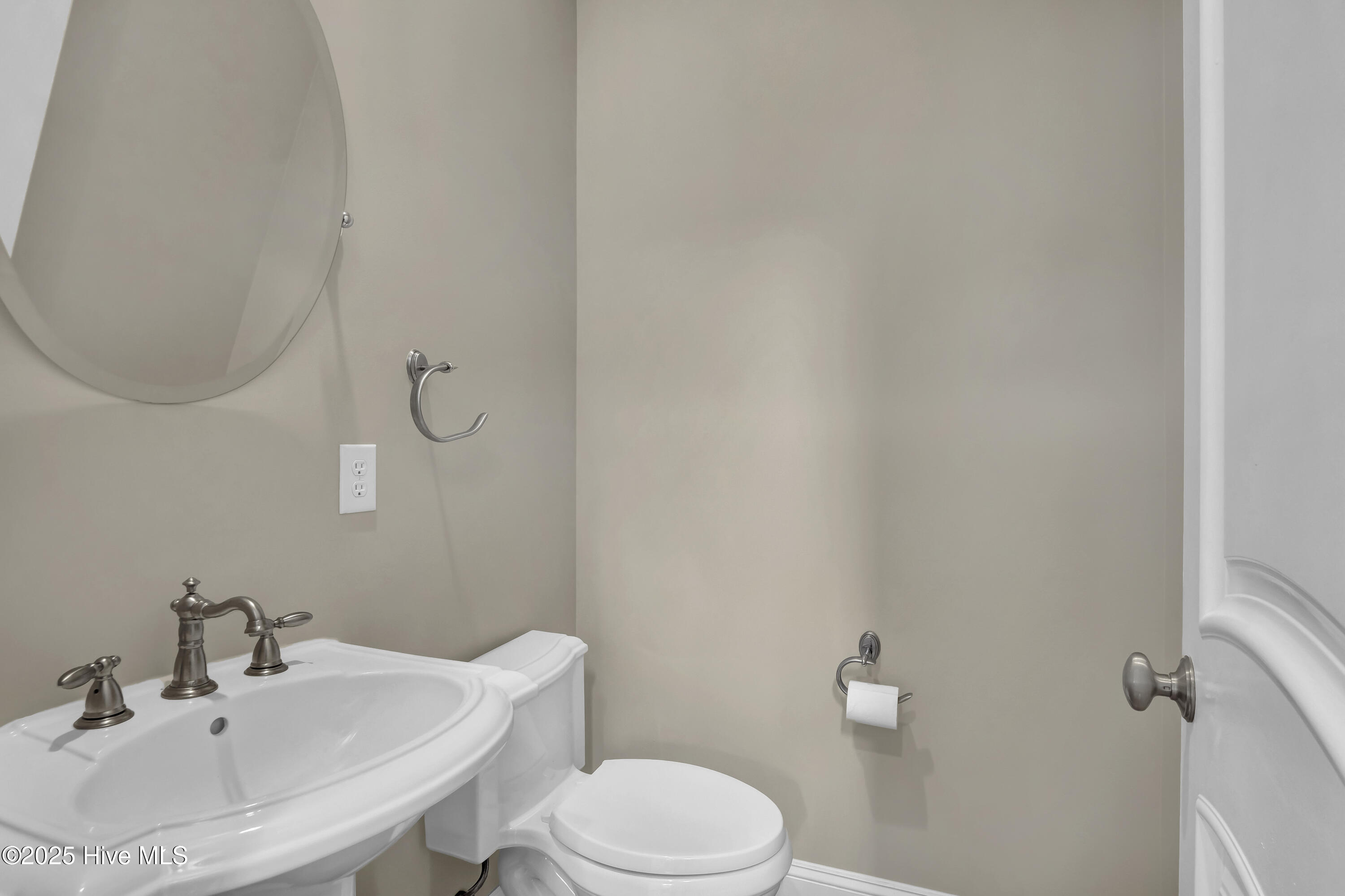 100552605 | Photo 16