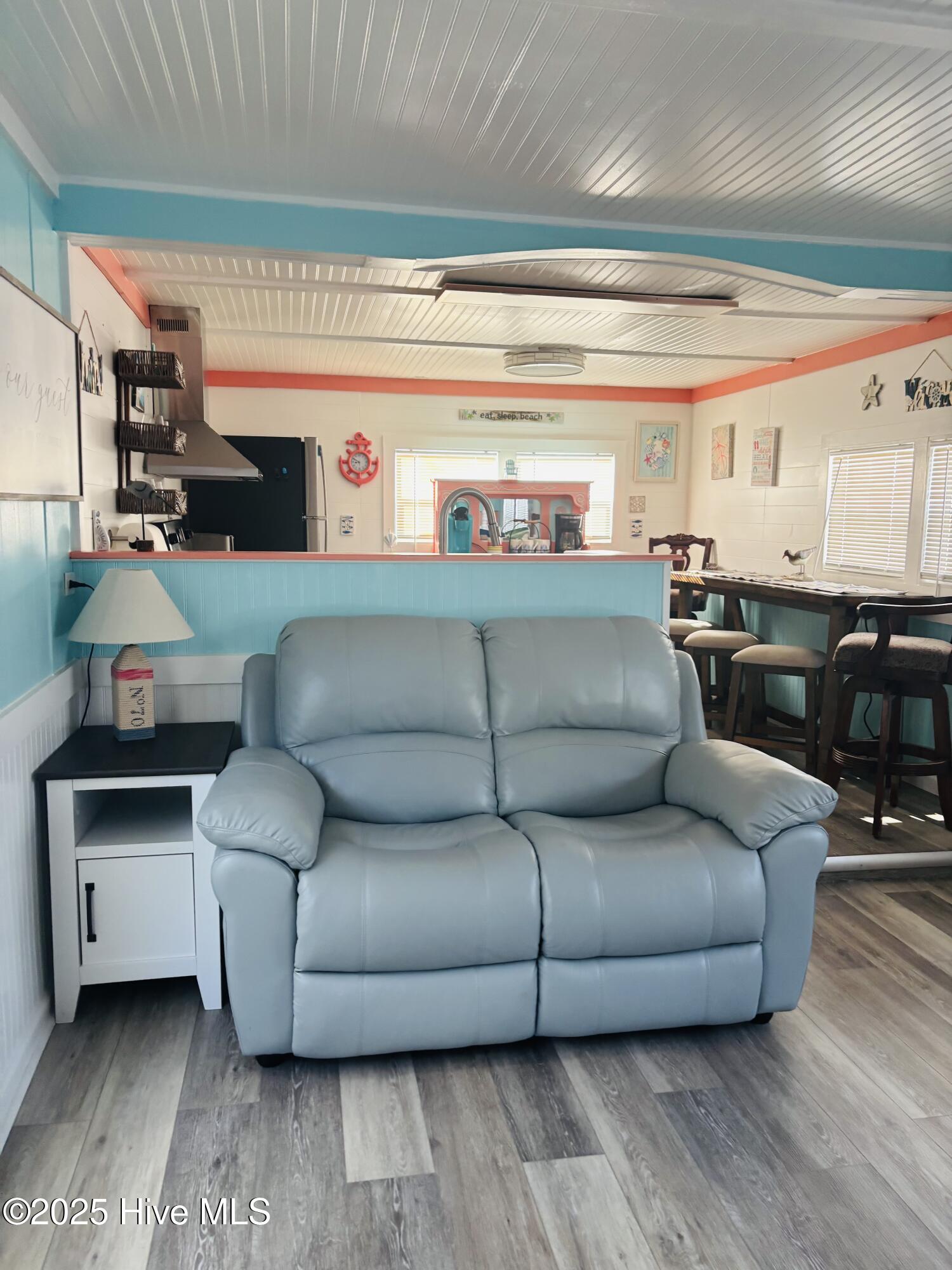 100528593 | Photo 11