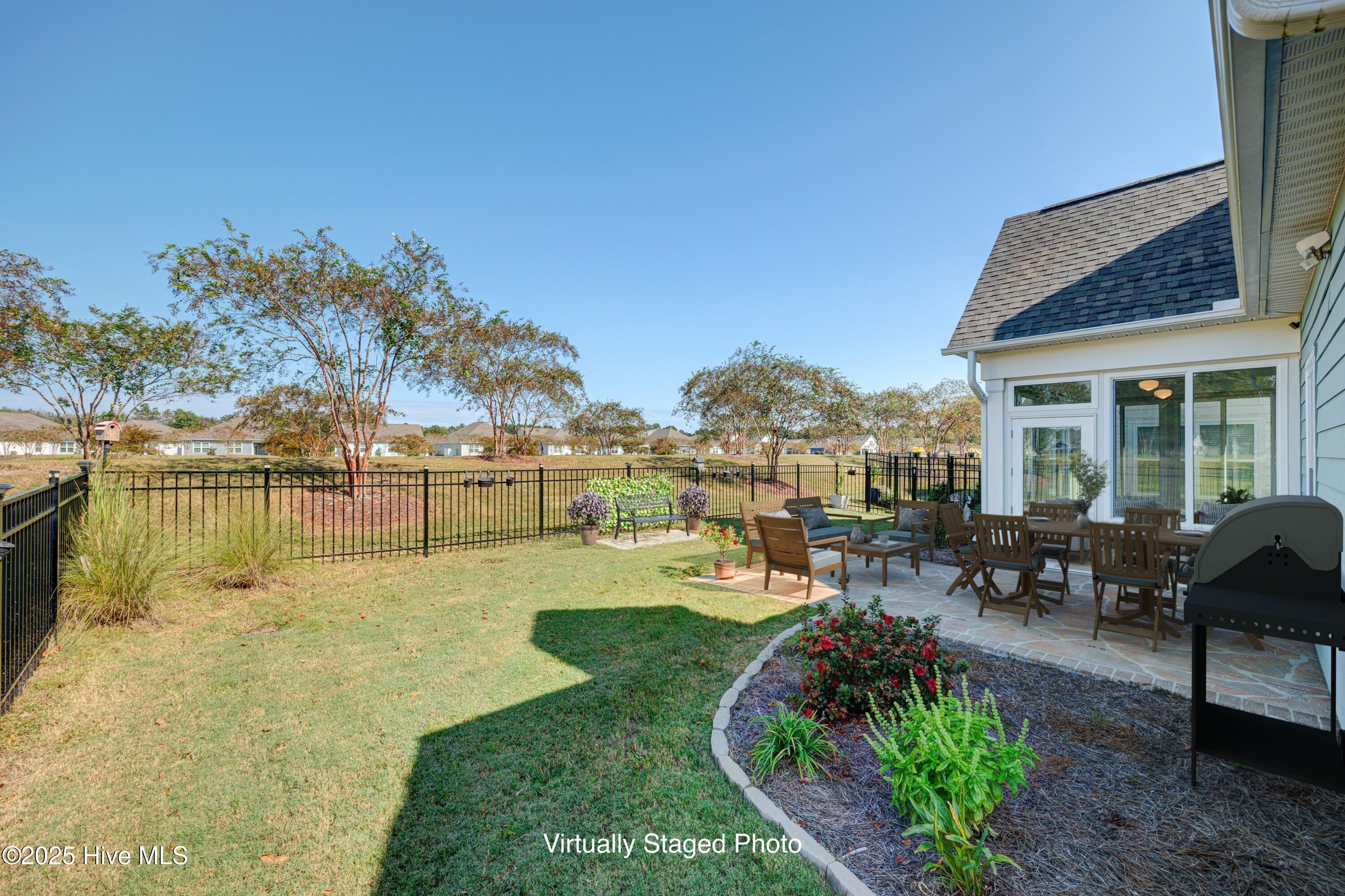 100533890 | Photo 18