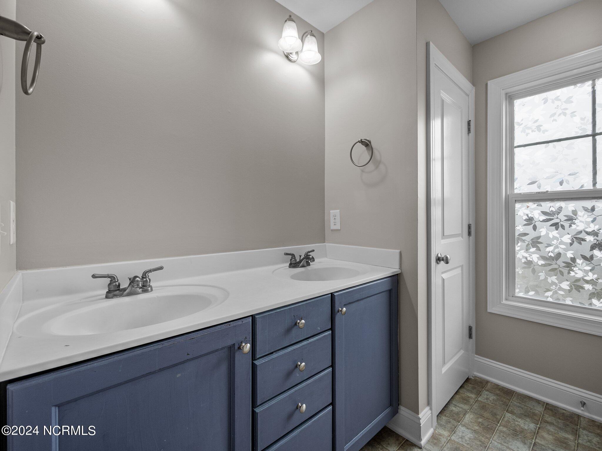 100557405 | Photo 28