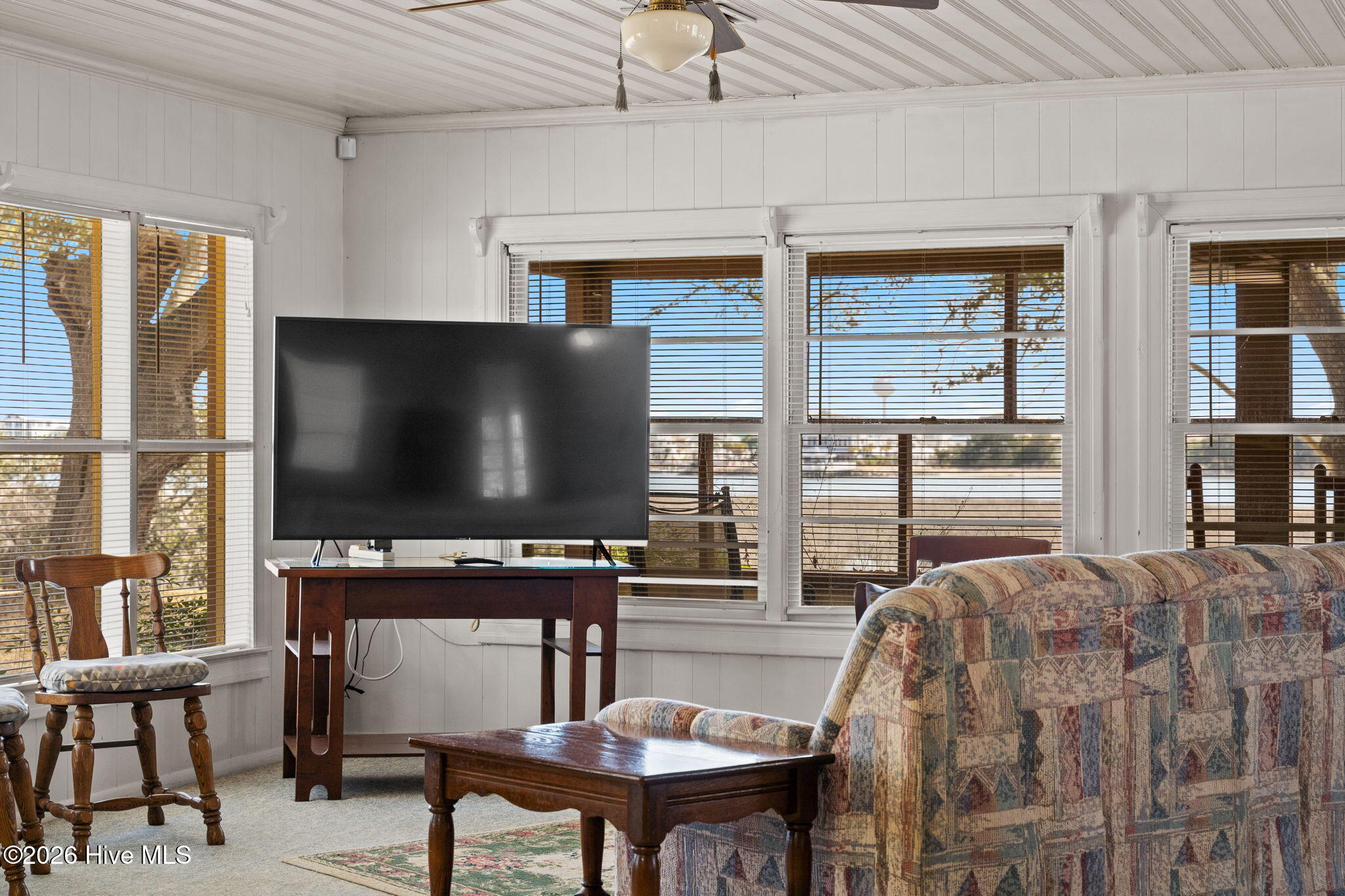 100561810 | Photo 33