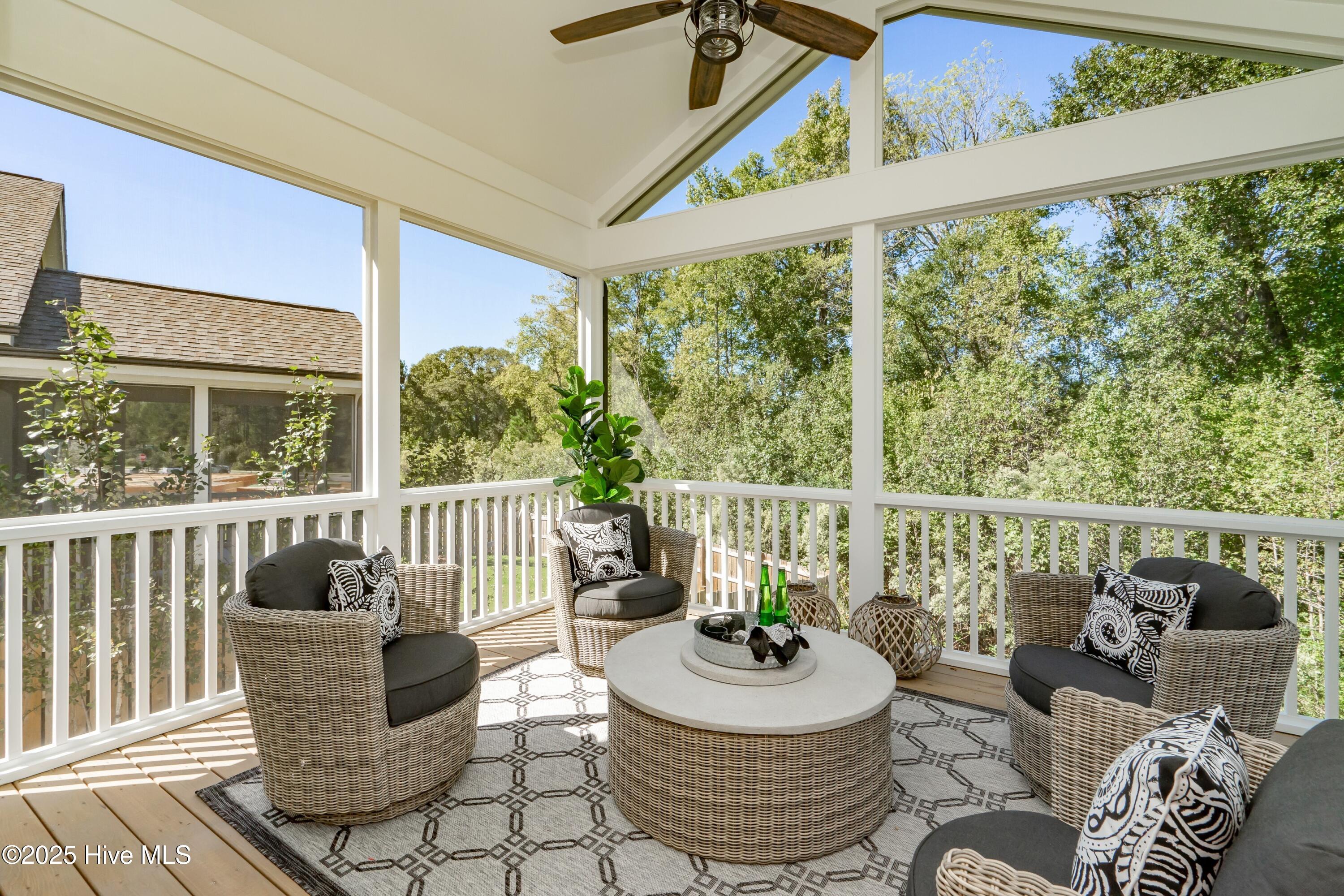 Photo 3 of Single family home for sale at 221 Shoreview Dr, New Bern, NC 28562 | MLS# 100605999 | Listing updated on 2026-09-24