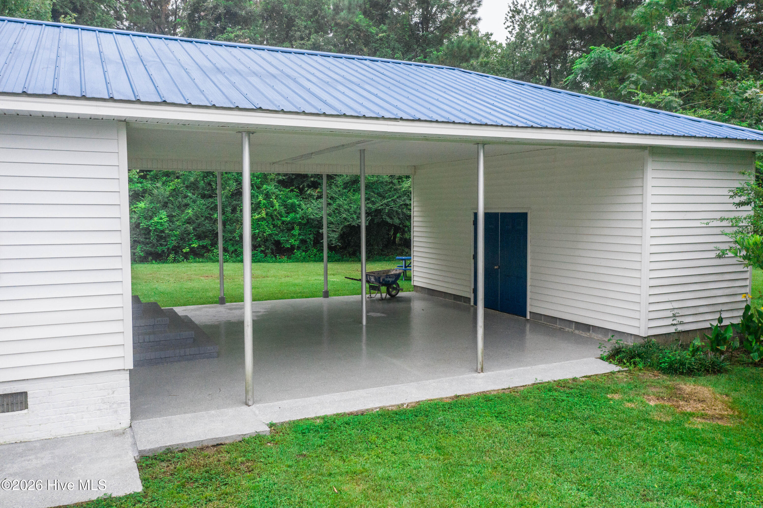 100563568 | Photo 42