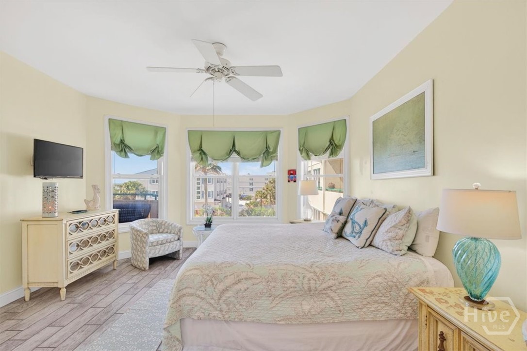 Large primary suite with king sized bed and direct ocean views!
