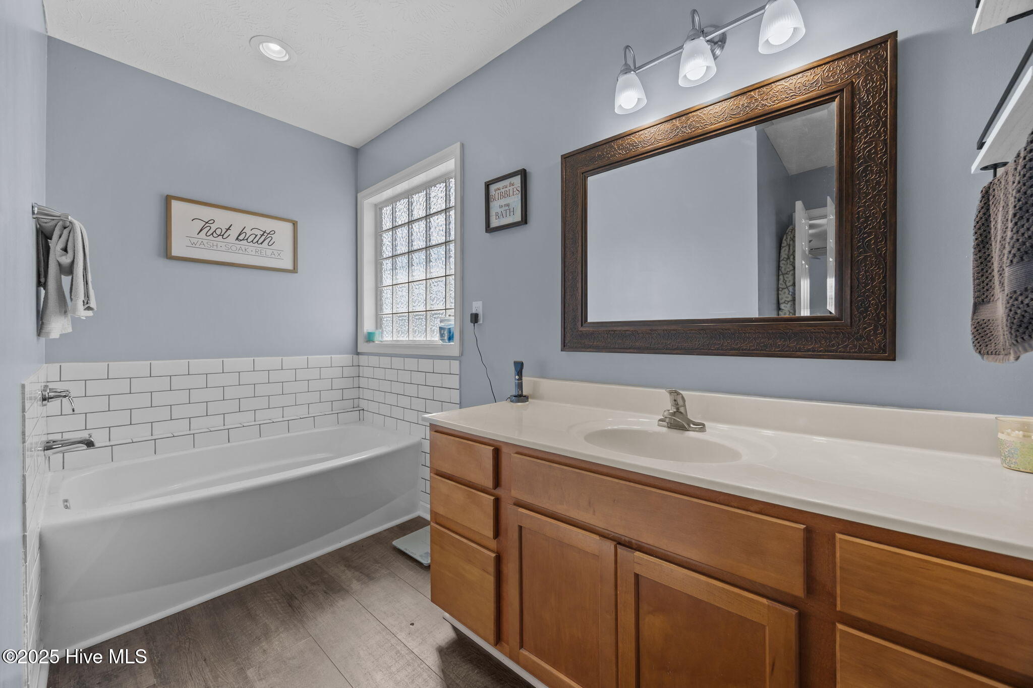 100538384 | Photo 19