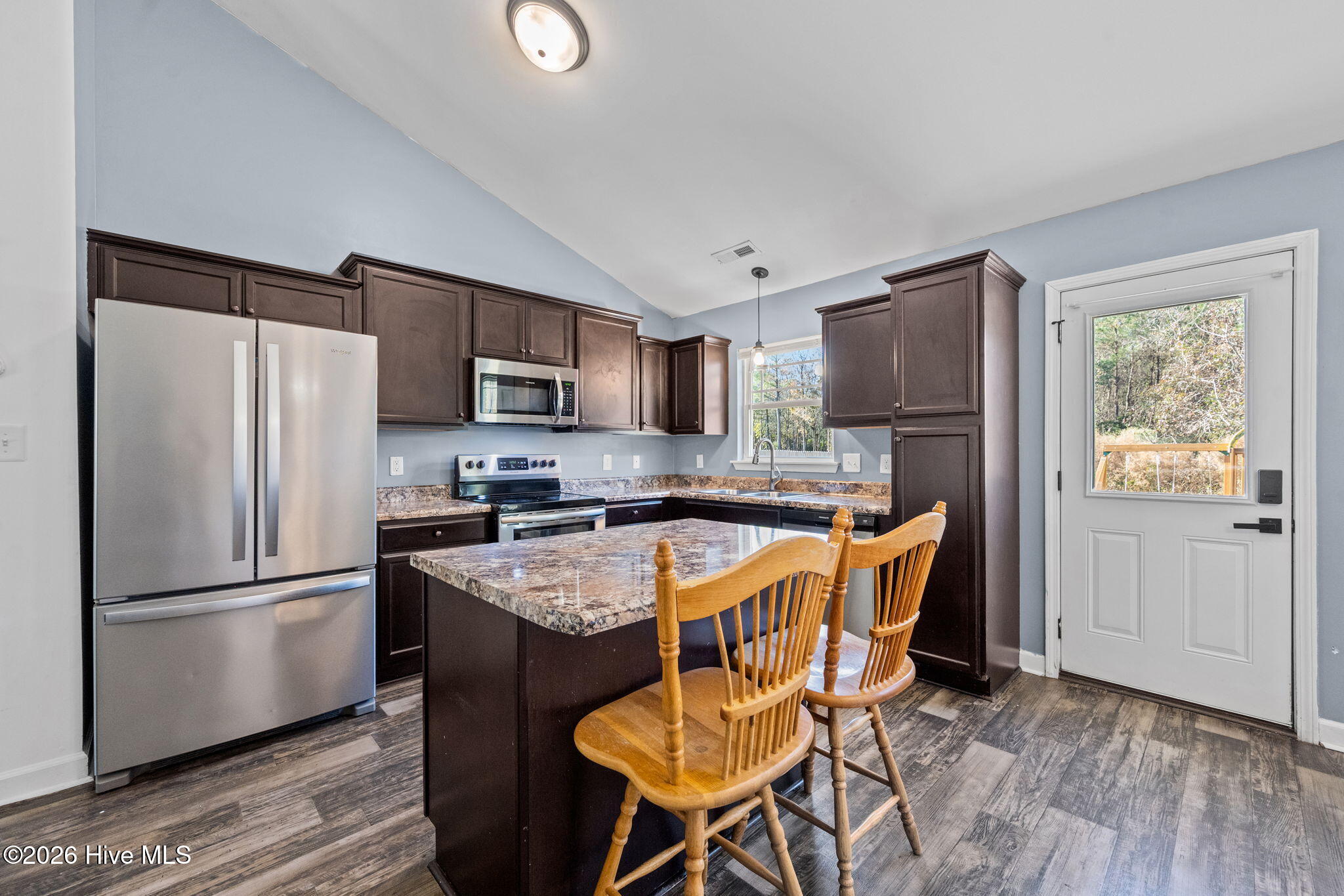 100547902 | Photo 19