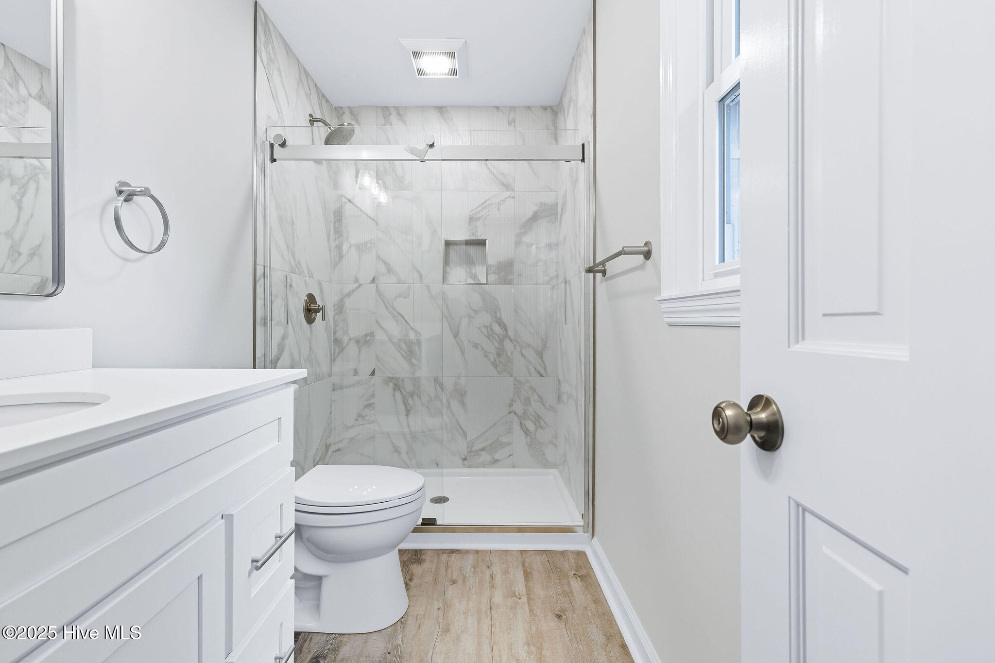 100529892 | Photo 14