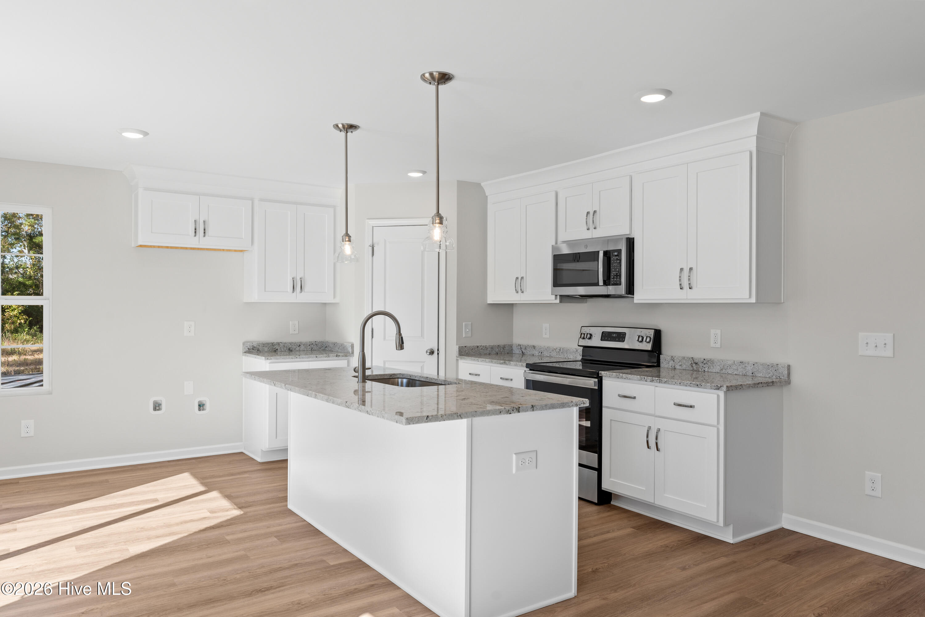 100554240 | Photo 20