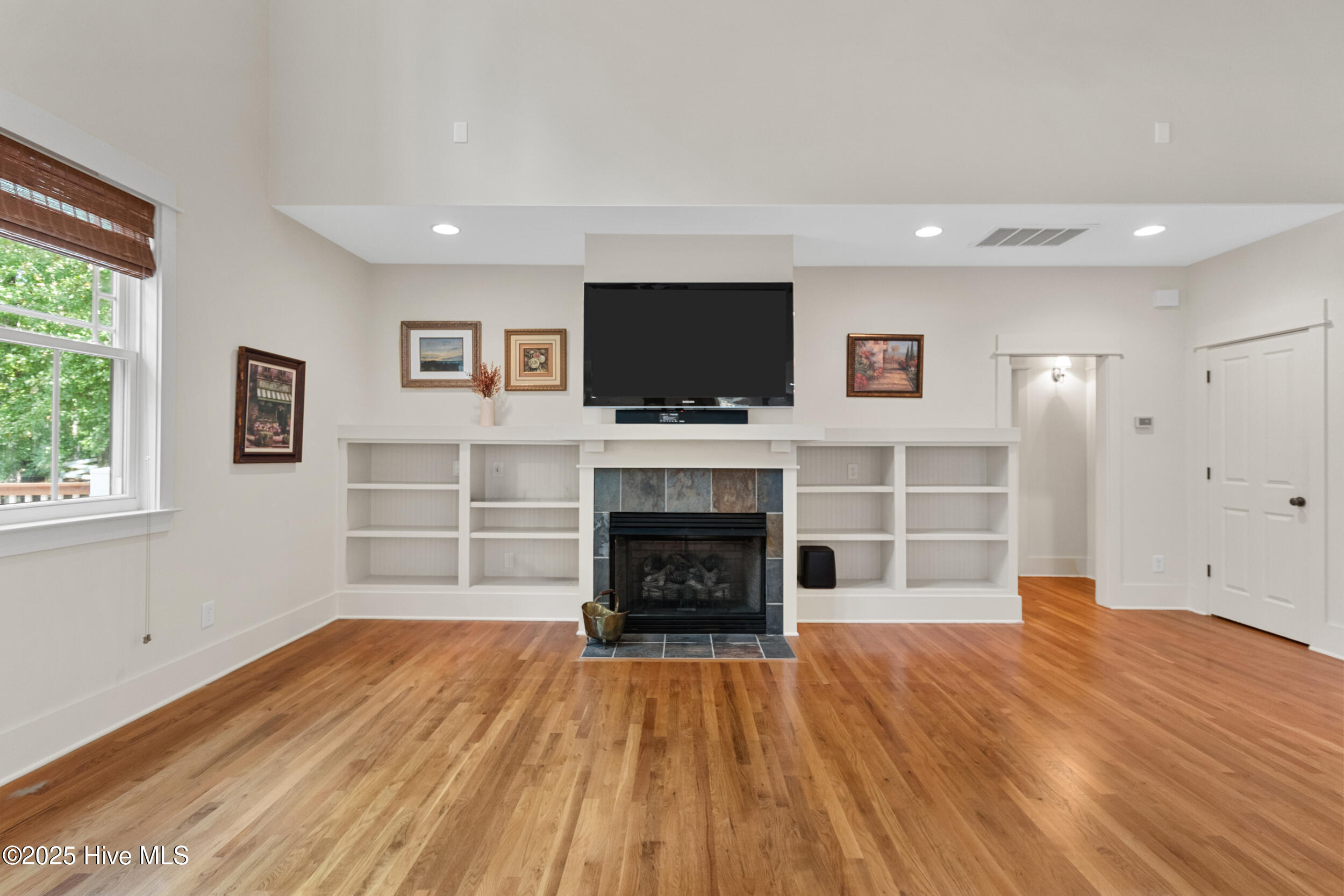 107 Overlook Drive, Hampstead, NC 28443 – photo 24: 27_living room