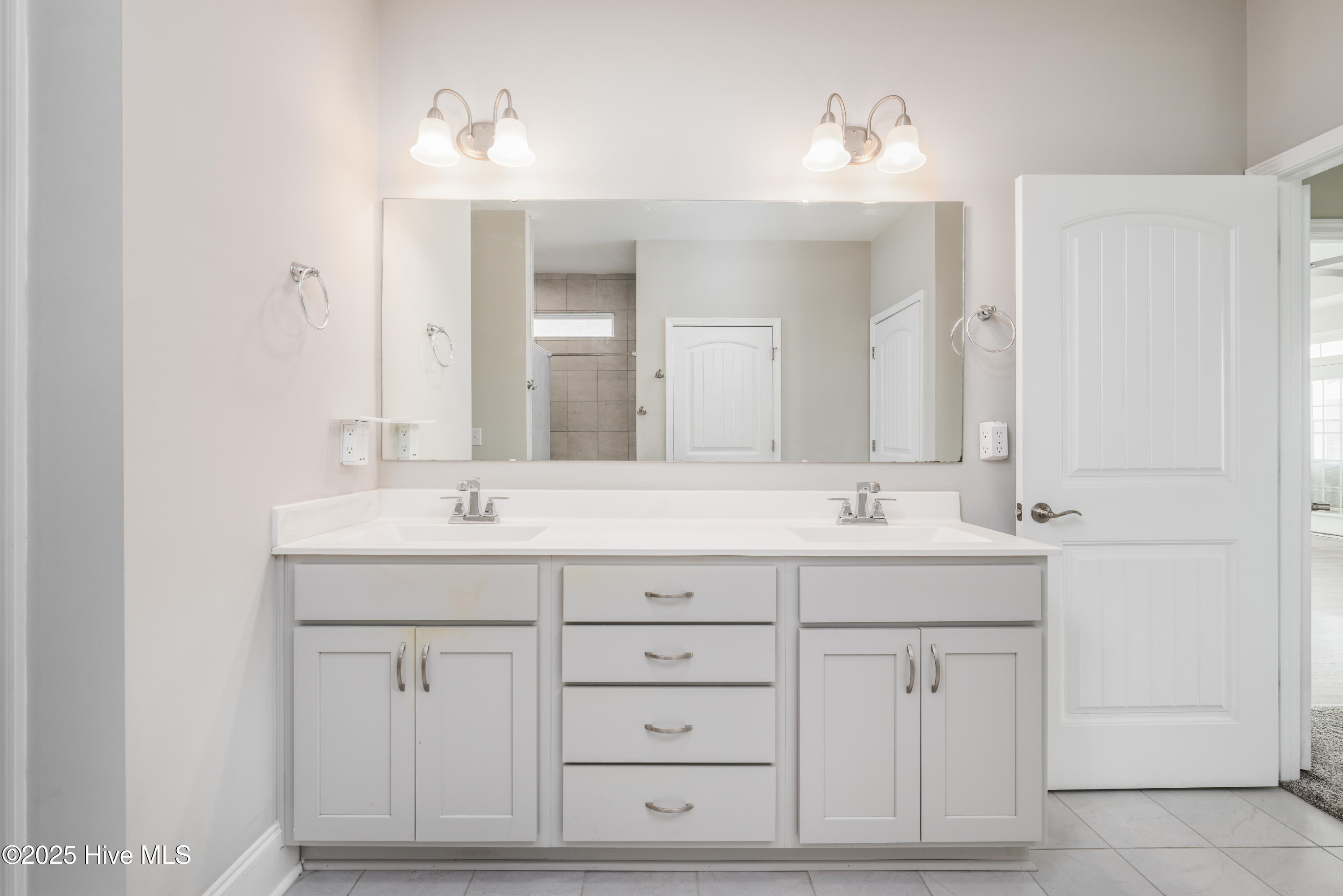 100536506 | Photo 25