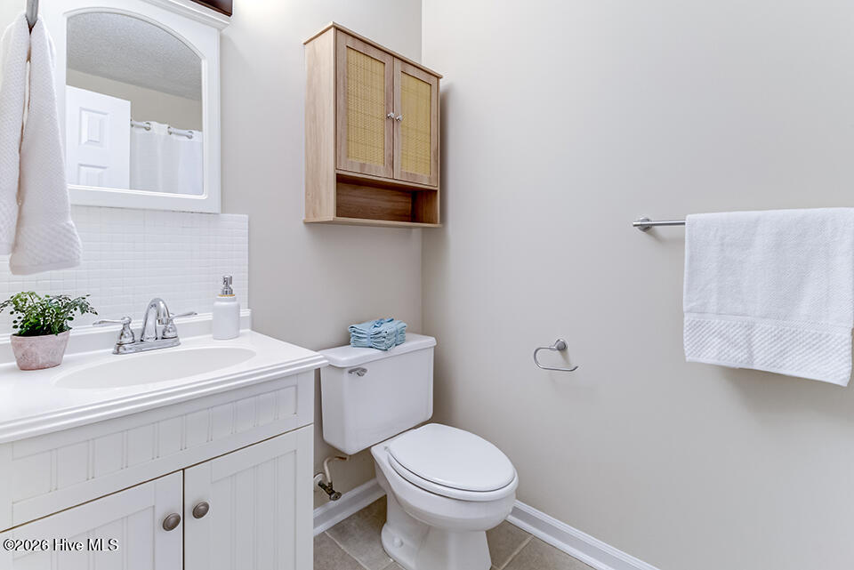 100565987 | Photo 24