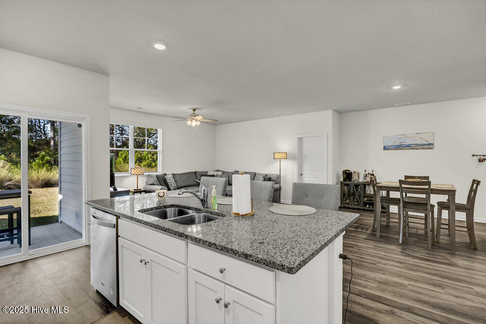 100541621 | Photo 11