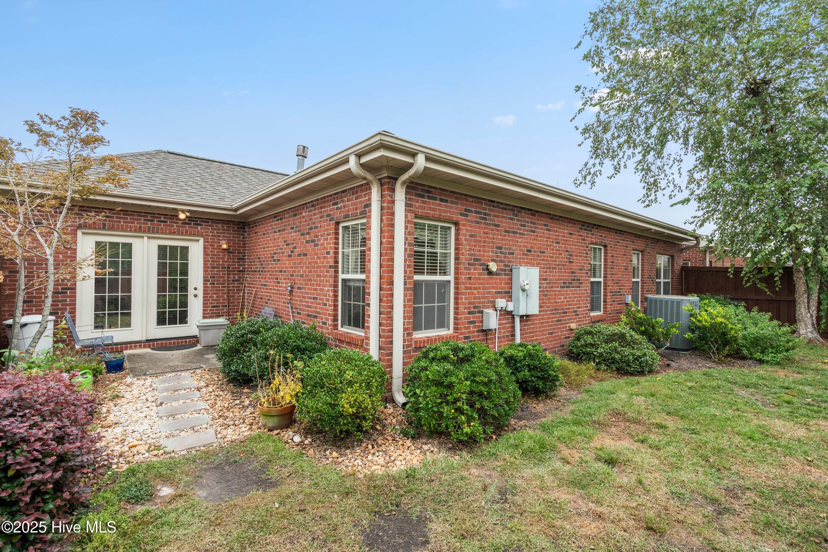 100532046 | Photo 37