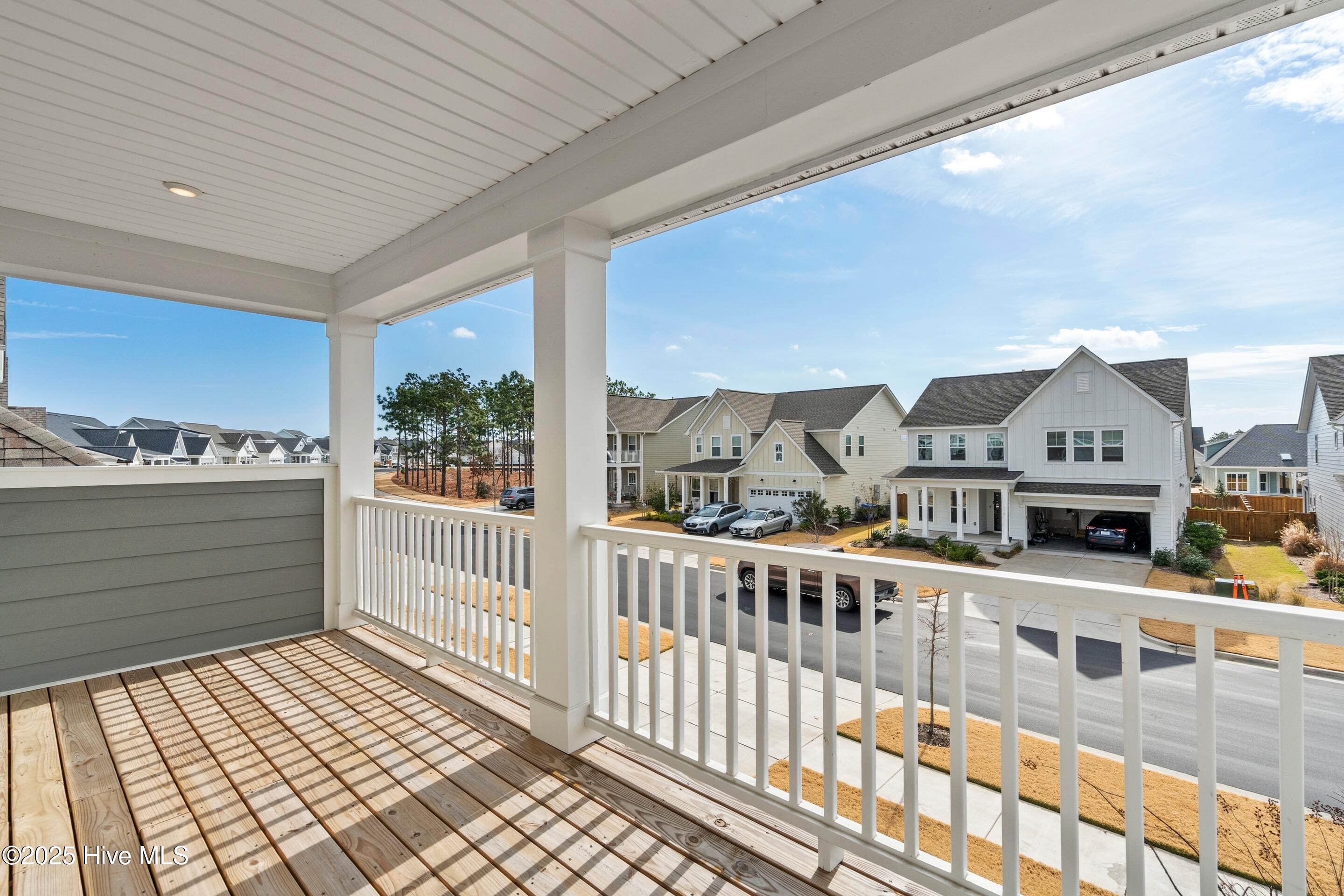 100547045 | Photo 31