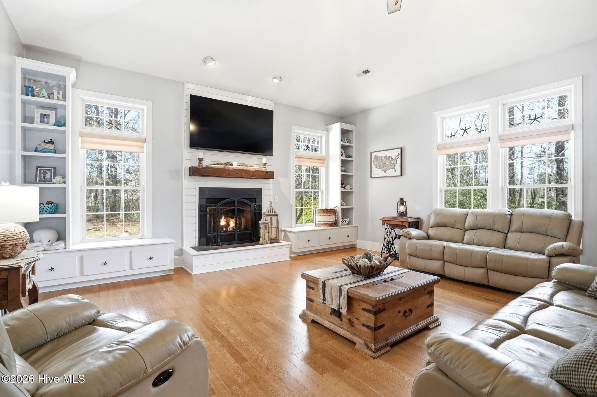 100561689 | Photo 14