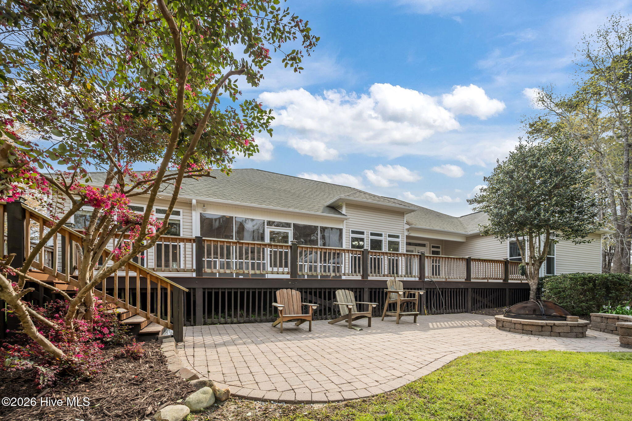 100562533 | Photo 51