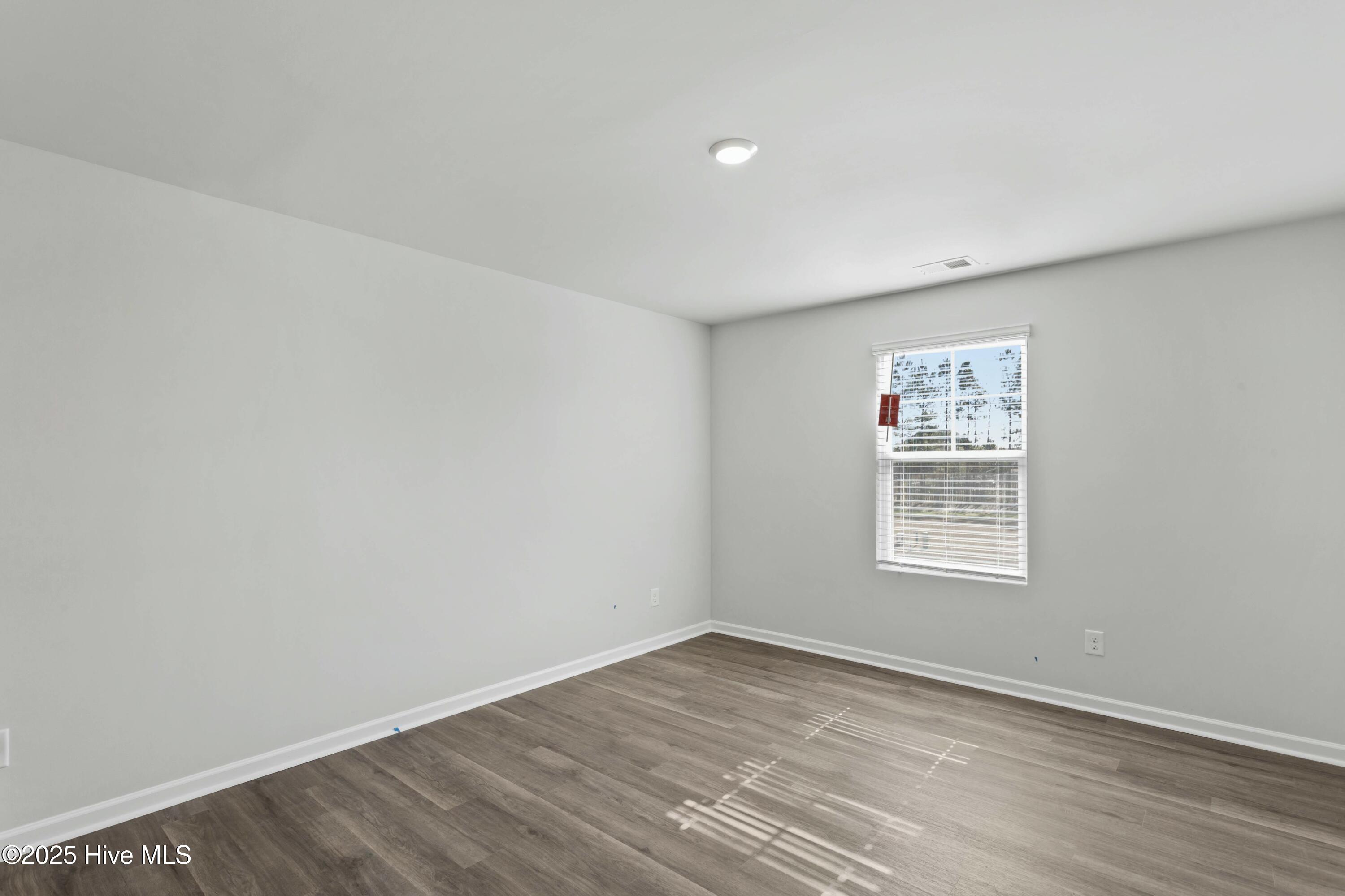 100533510 | Photo 15