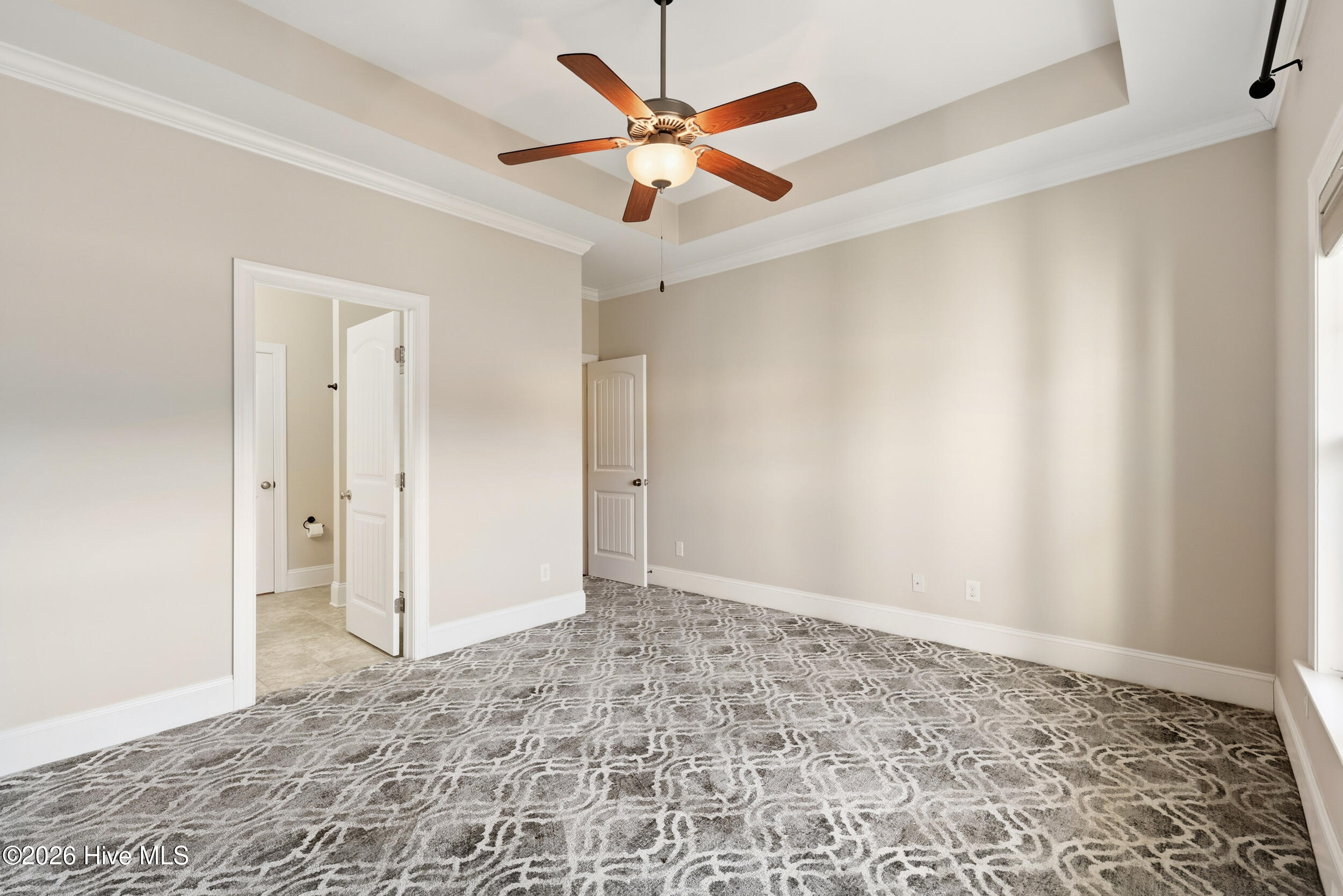 100547998 | Photo 22