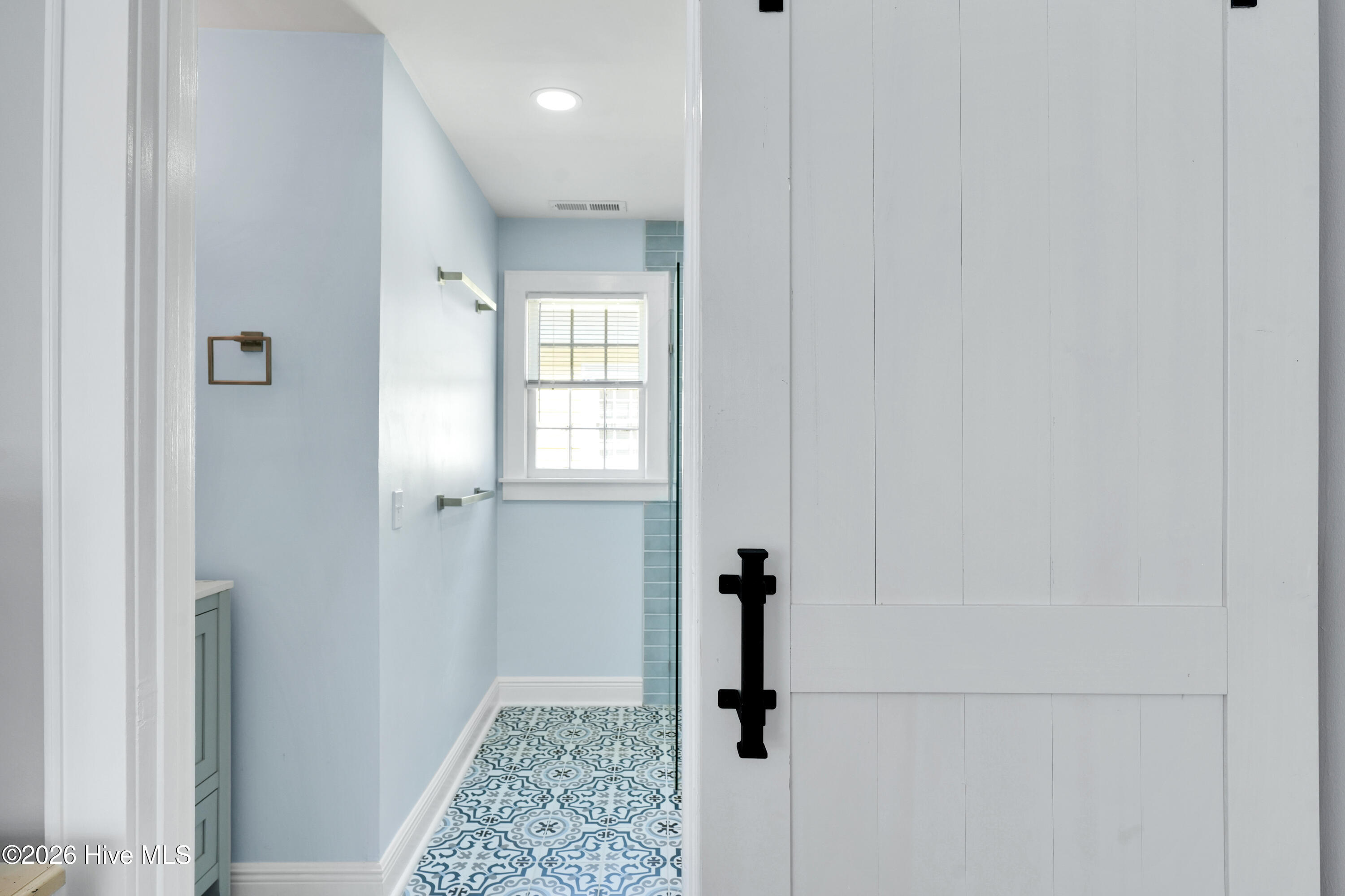 100564635 | Photo 23