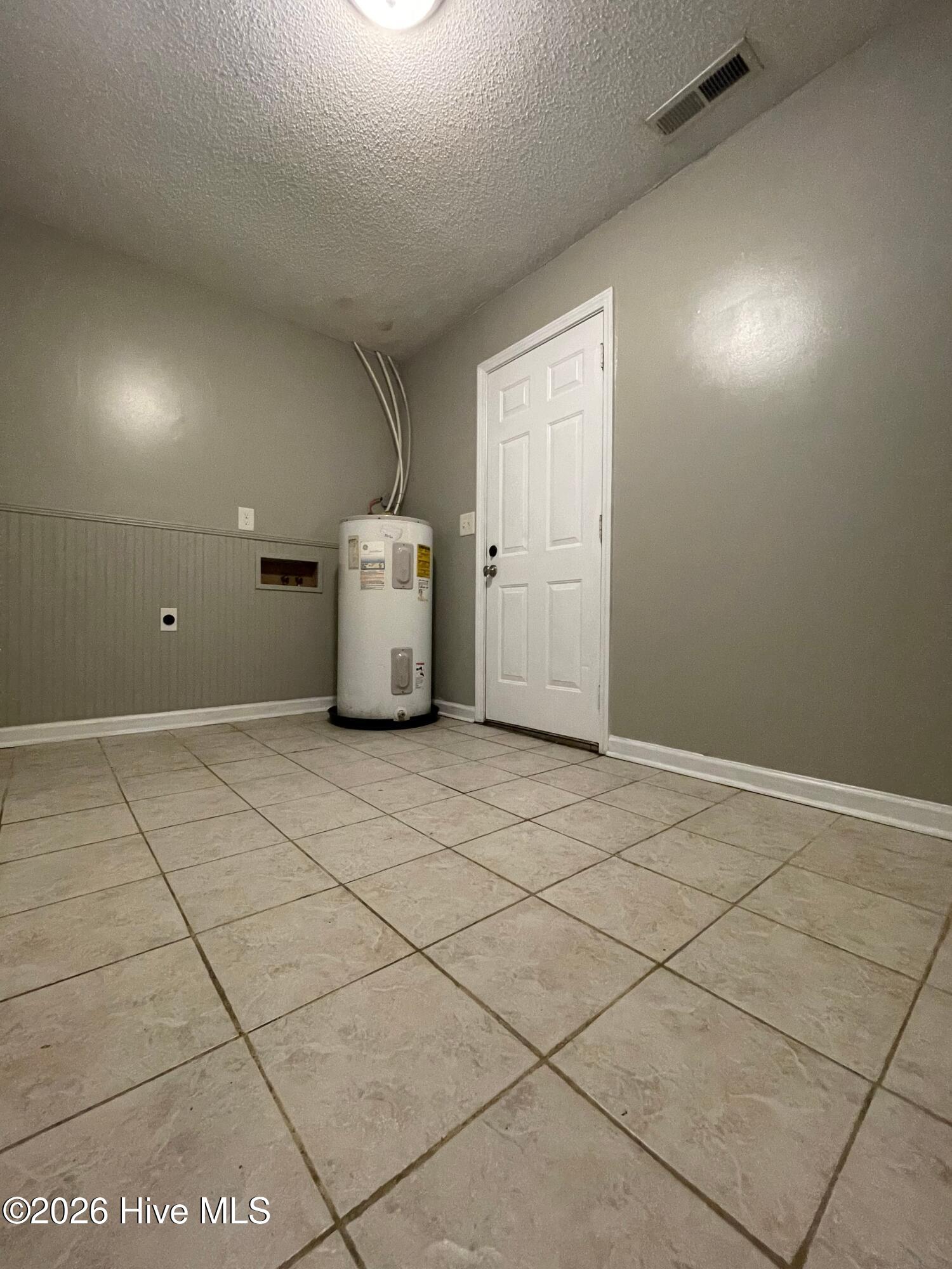 100553183 | Photo 12