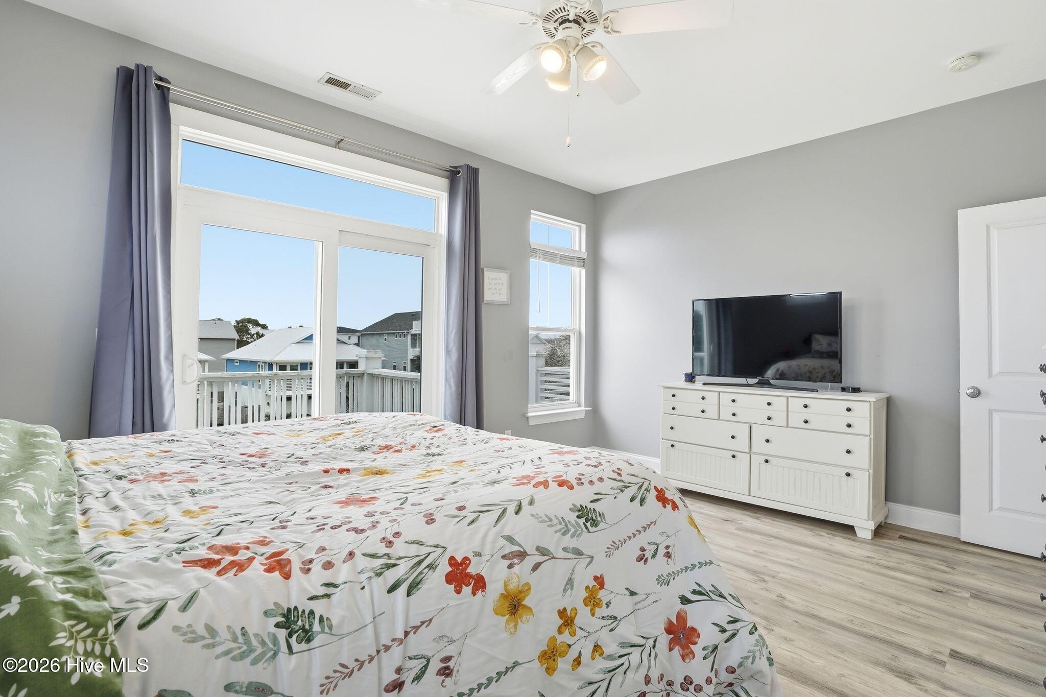 100558229 | Photo 37